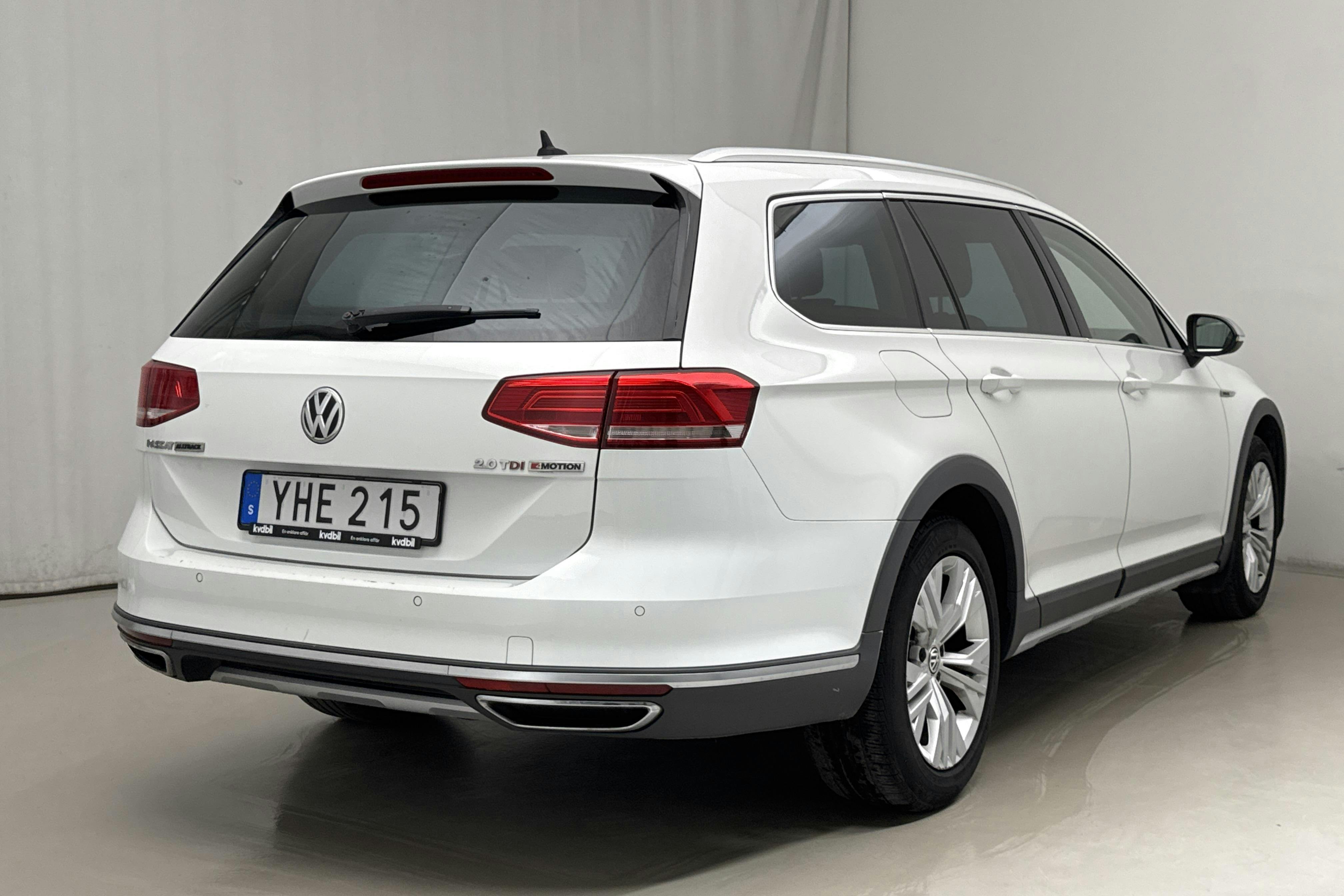 VW Passat Alltrack 2.0 TDI 4MOTION (190hk) - 18 460 mil - Automat - vit - 2017
