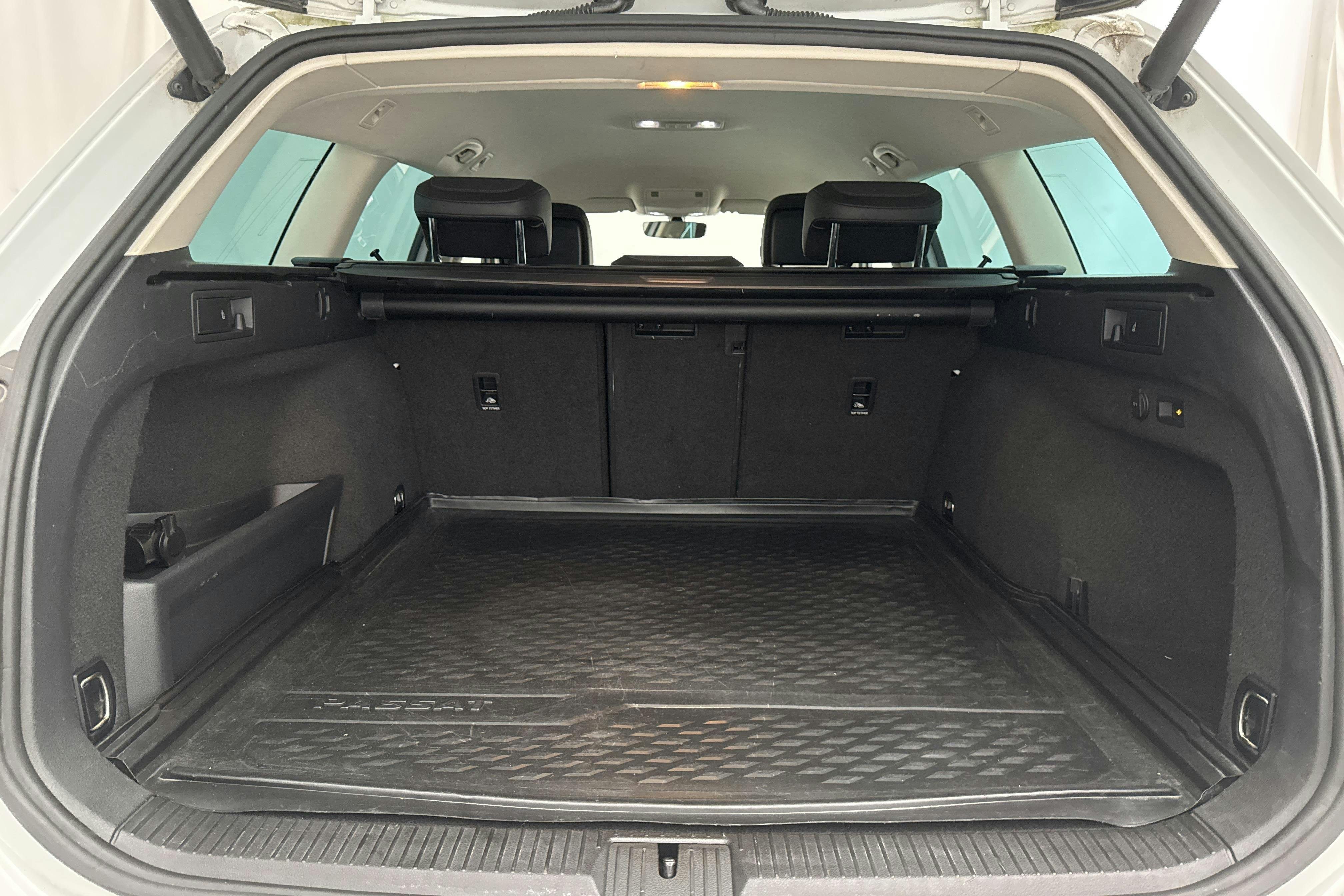 VW Passat Alltrack 2.0 TDI 4MOTION (190hk) - 18 460 mil - Automat - vit - 2017