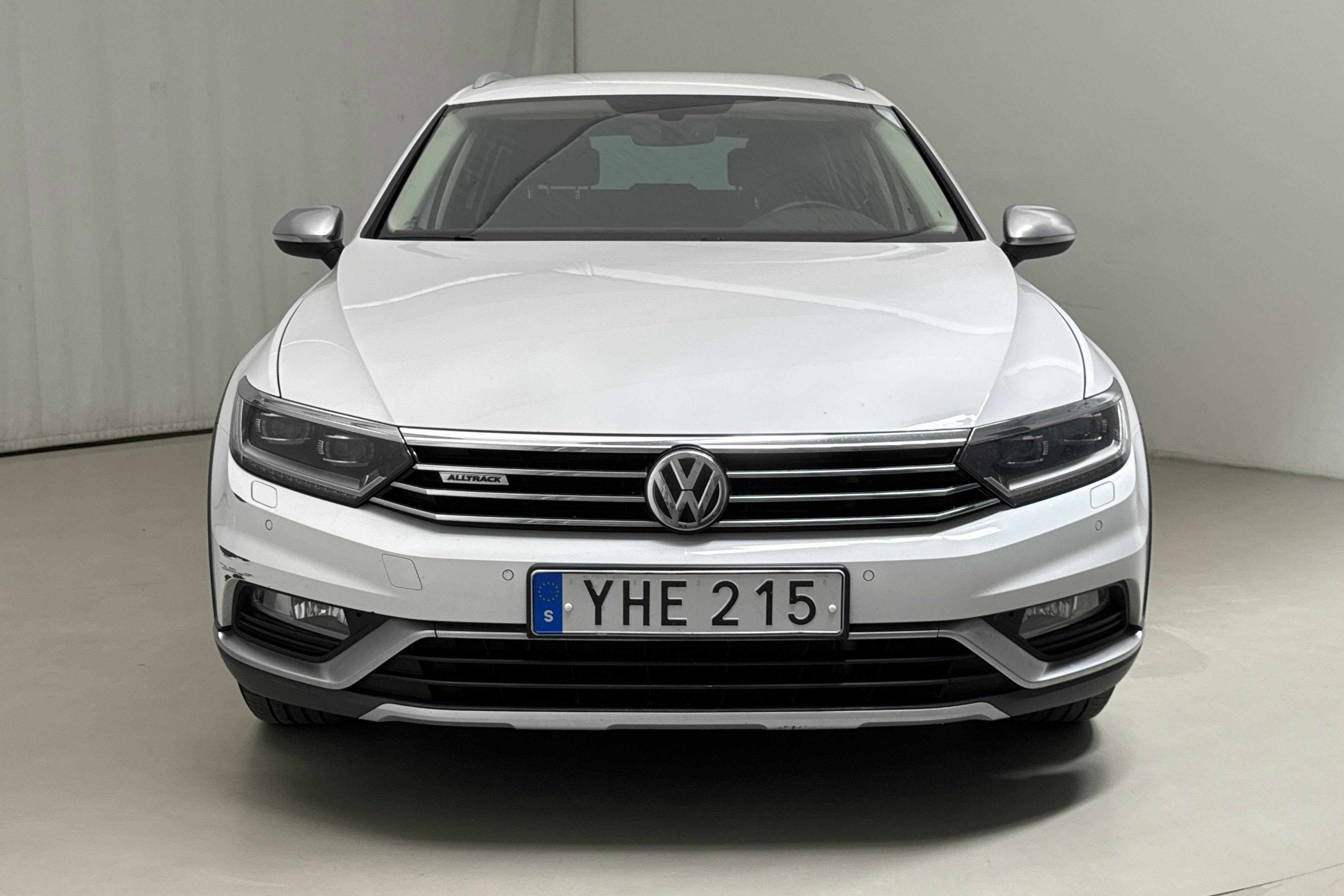VW Passat Alltrack 2.0 TDI 4MOTION (190hk) - 18 460 mil - Automat - vit - 2017