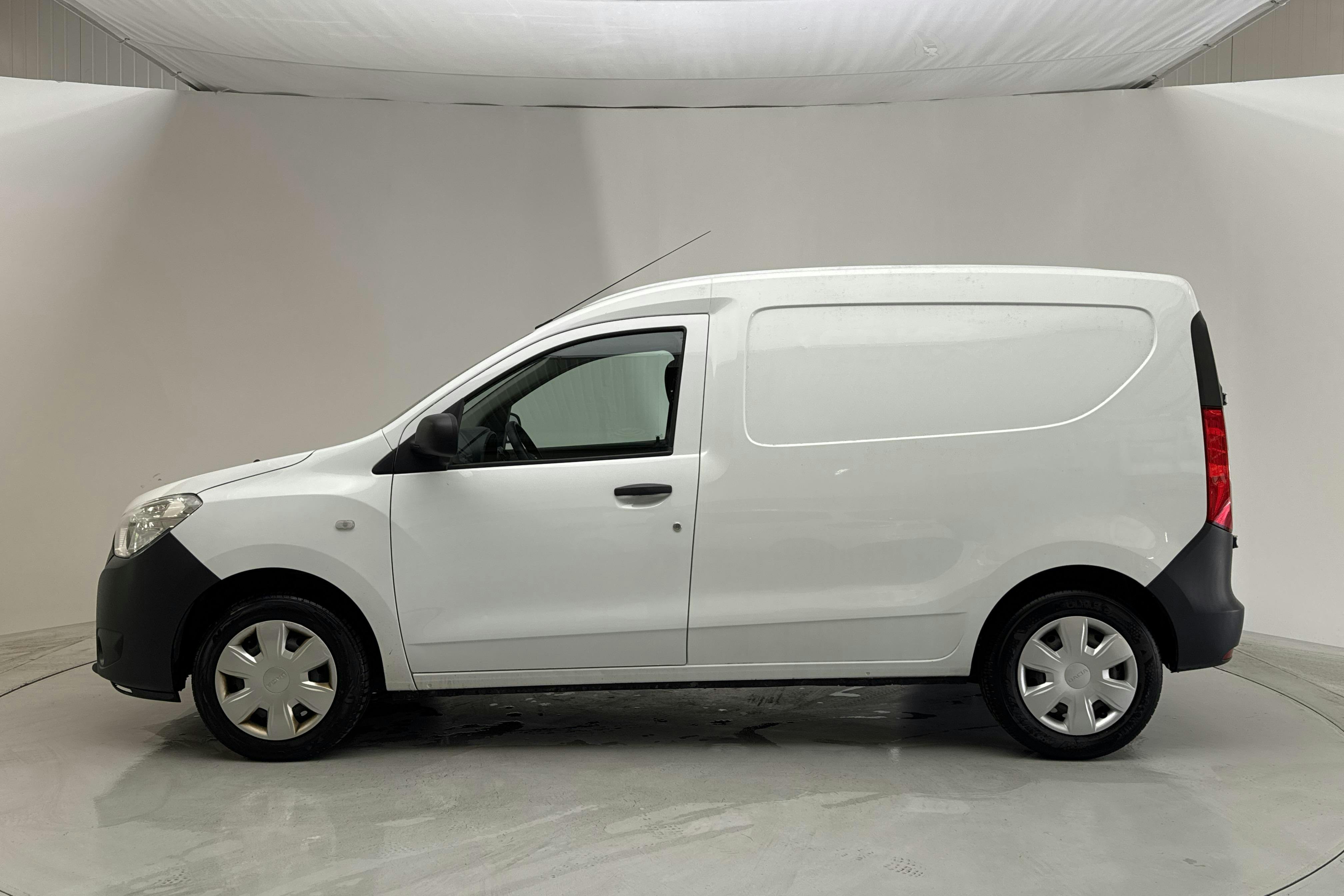 Presentation photo 2 of 12: Dacia Dokker Van 1.6 SCe (100hk) - 113 700 km - Manual - white - 2018