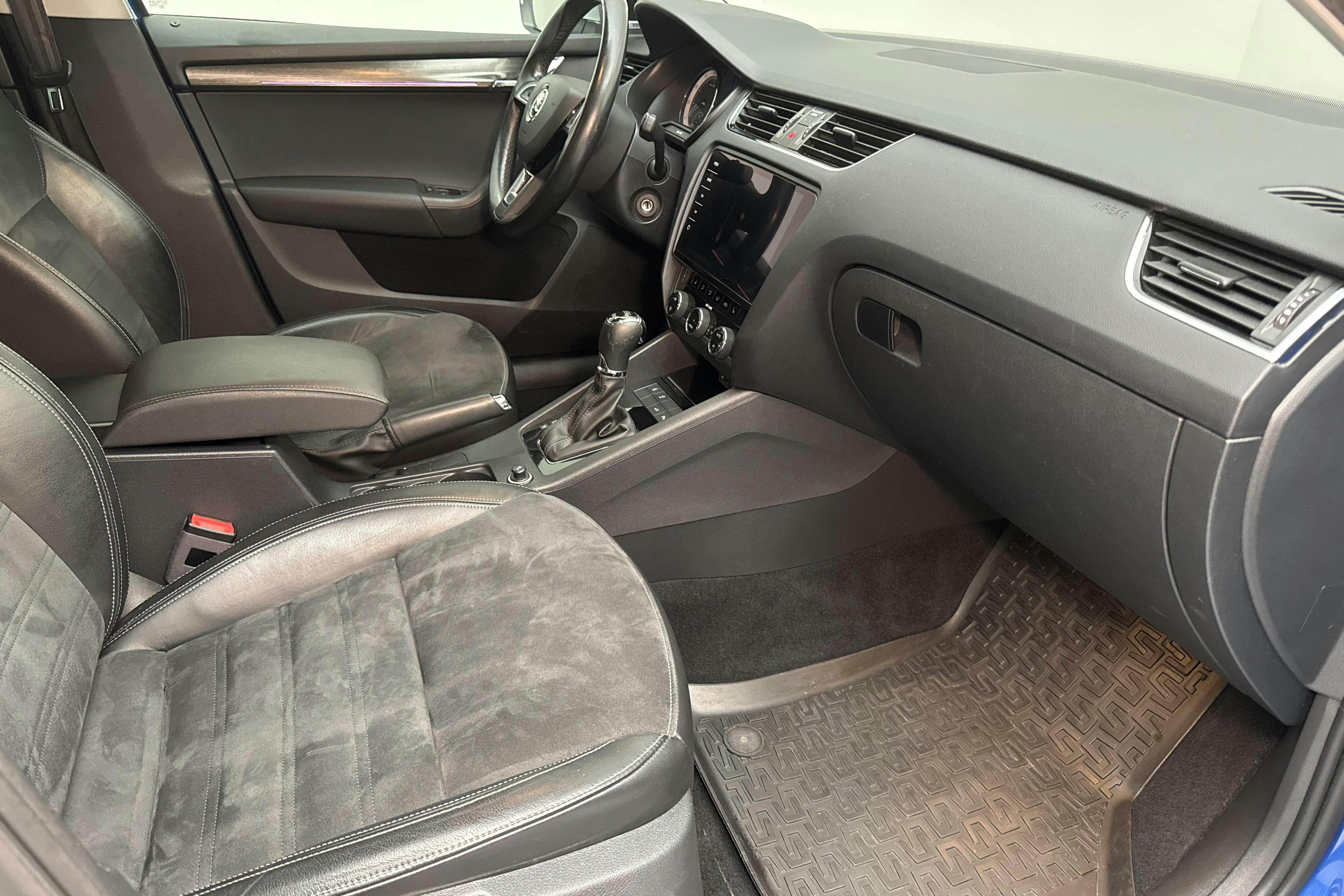 Skoda Octavia III 1.8 TSI Combi 4x4 (180hk) - 12 916 mil - Automat - blå - 2018