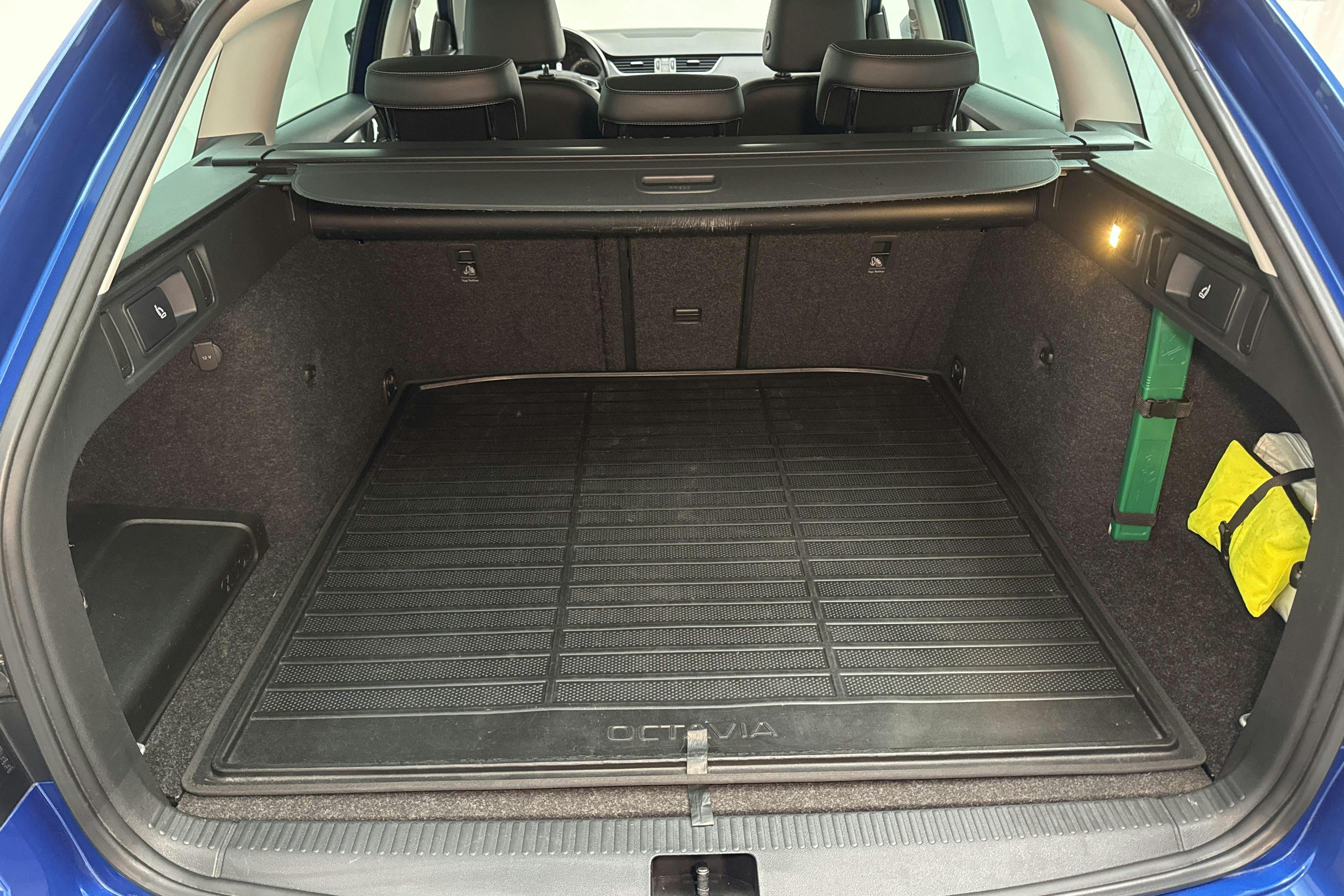 Skoda Octavia III 1.8 TSI Combi 4x4 (180hk) - 12 916 mil - Automat - blå - 2018