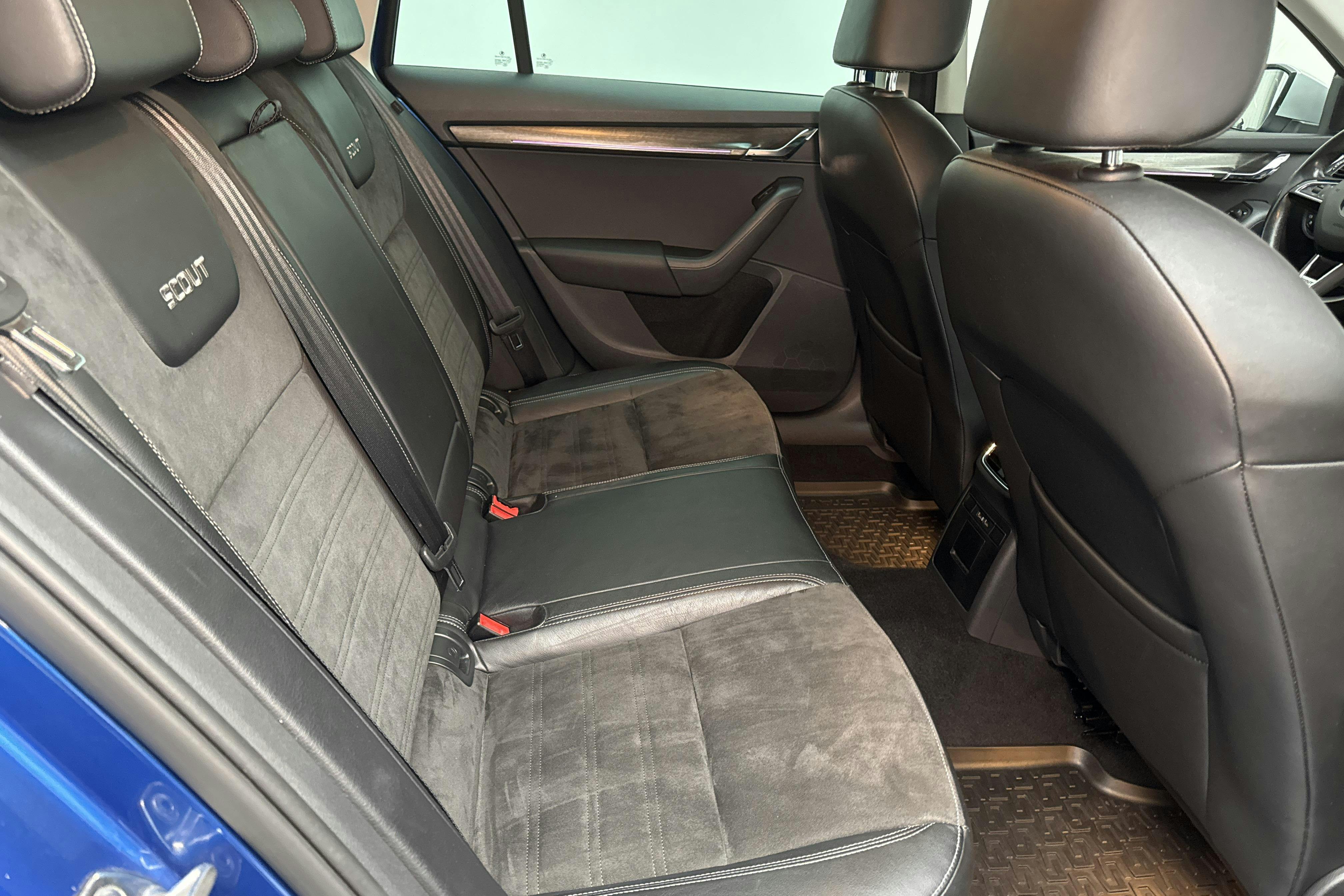 Skoda Octavia III 1.8 TSI Combi 4x4 (180hk) - 12 916 mil - Automat - blå - 2018