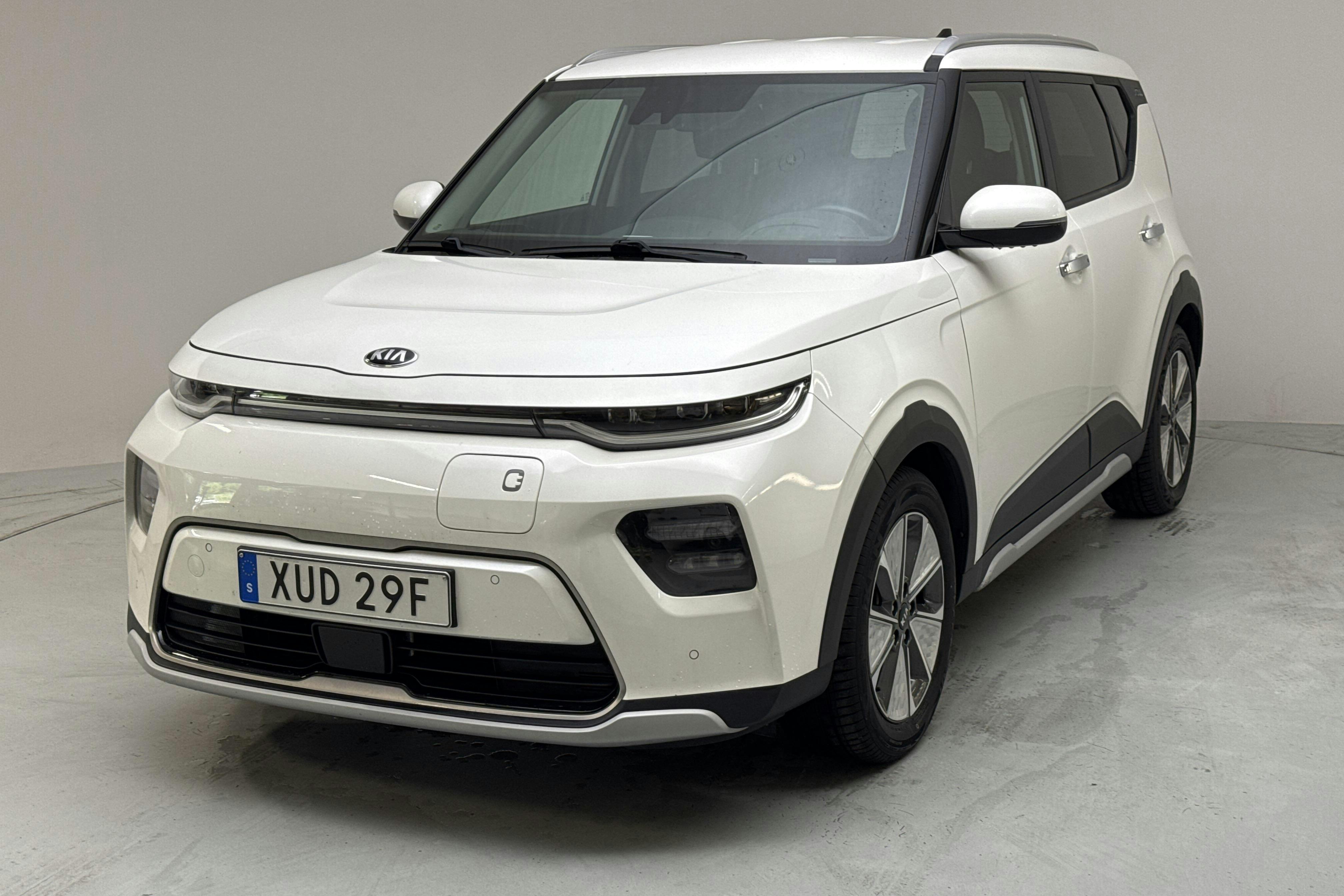 KIA e-Soul Long Range 64 kWh (204hk) - 33 900 km - Automatic - white - 2021