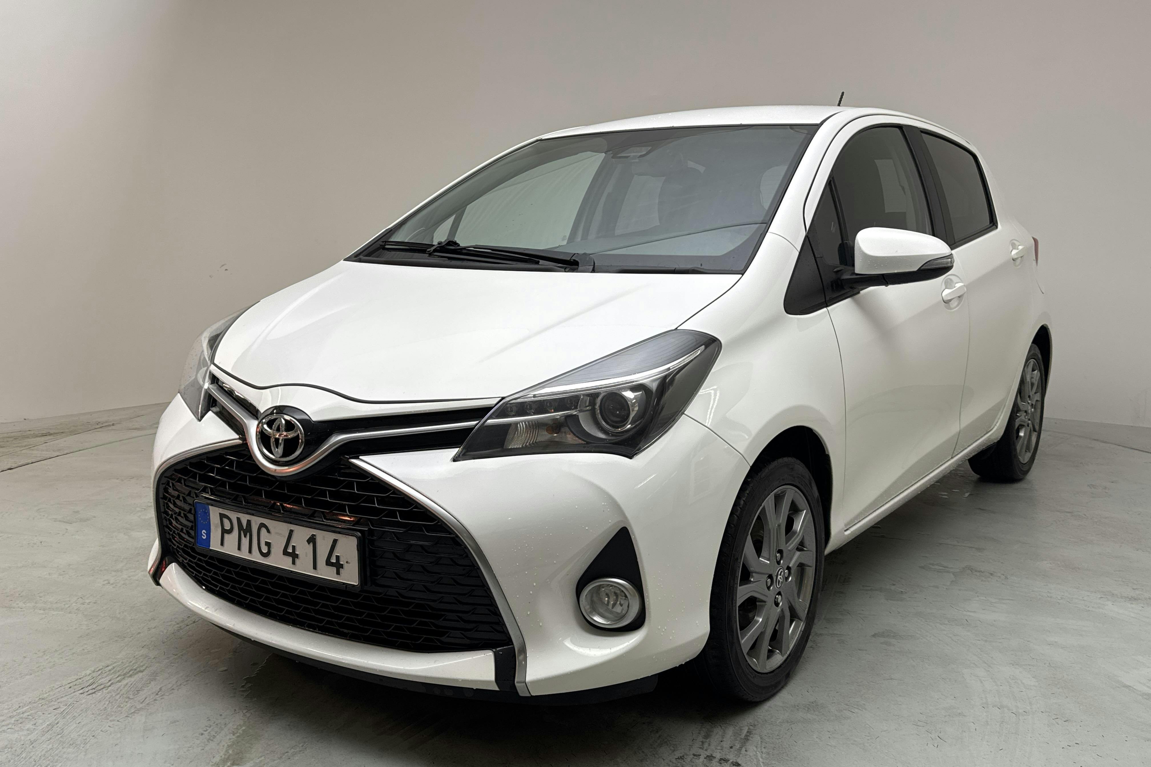 Toyota Yaris 1.33 5dr (100hk) - 13 152 mil - Manuell - vit - 2016