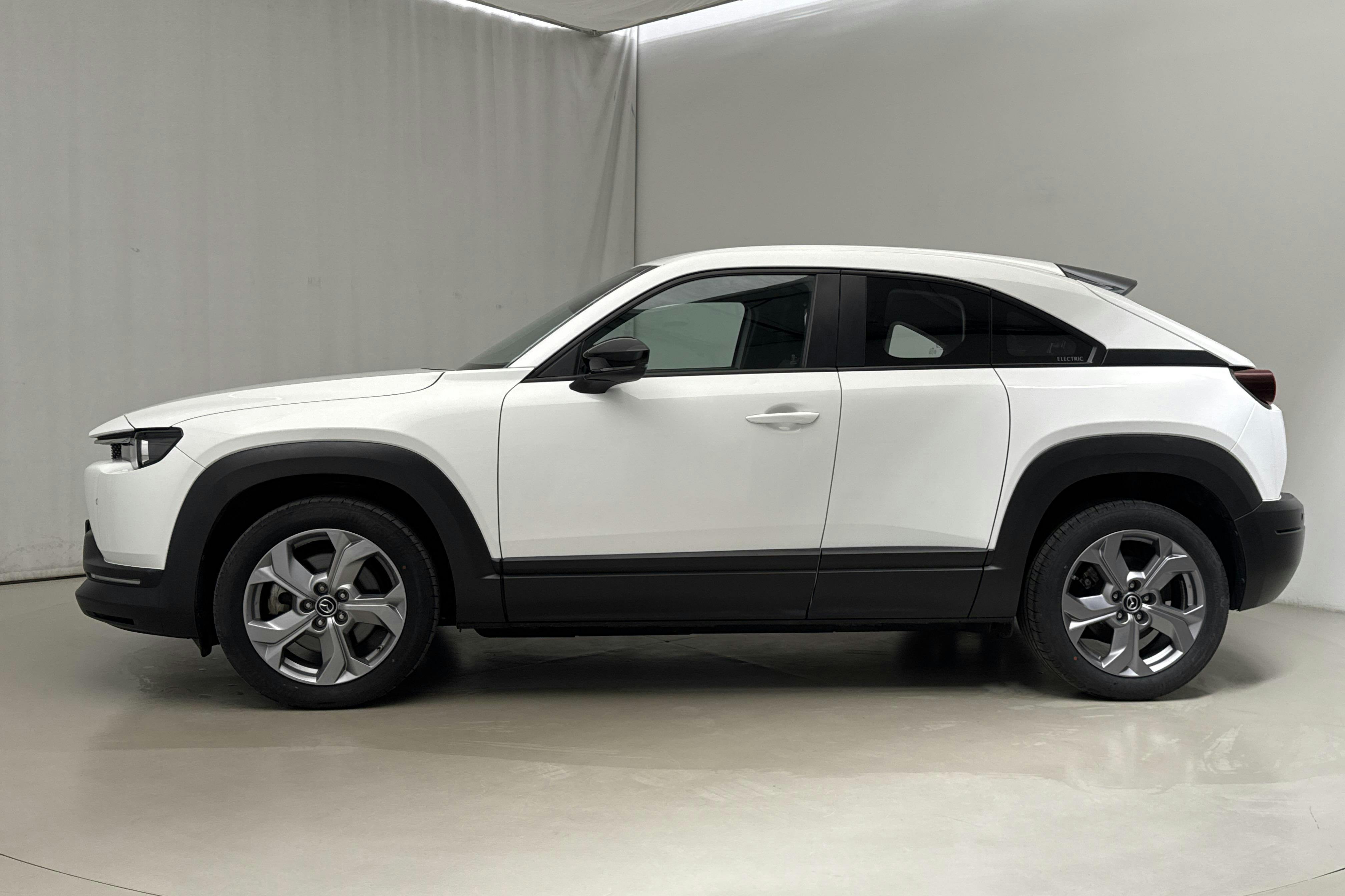 Esitlusfoto 2 aadressil 18: Mazda MX-30 e-Skyactiv (145hk) - 29 970 km - Automaatne - valge - 2022