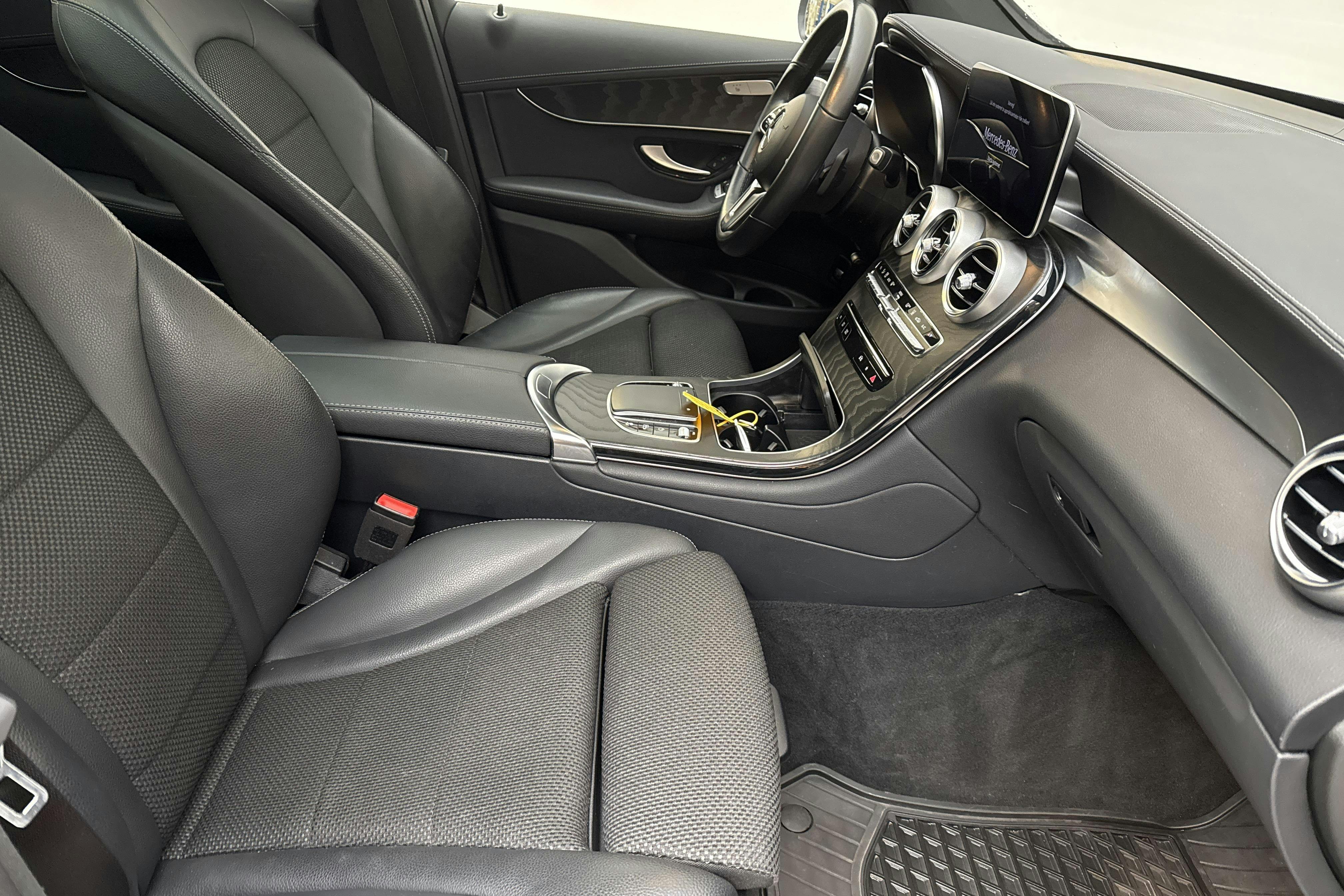 Mercedes GLC 300 de 4MATIC X253 (316hk) - 7 665 mil - Automat - svart - 2021