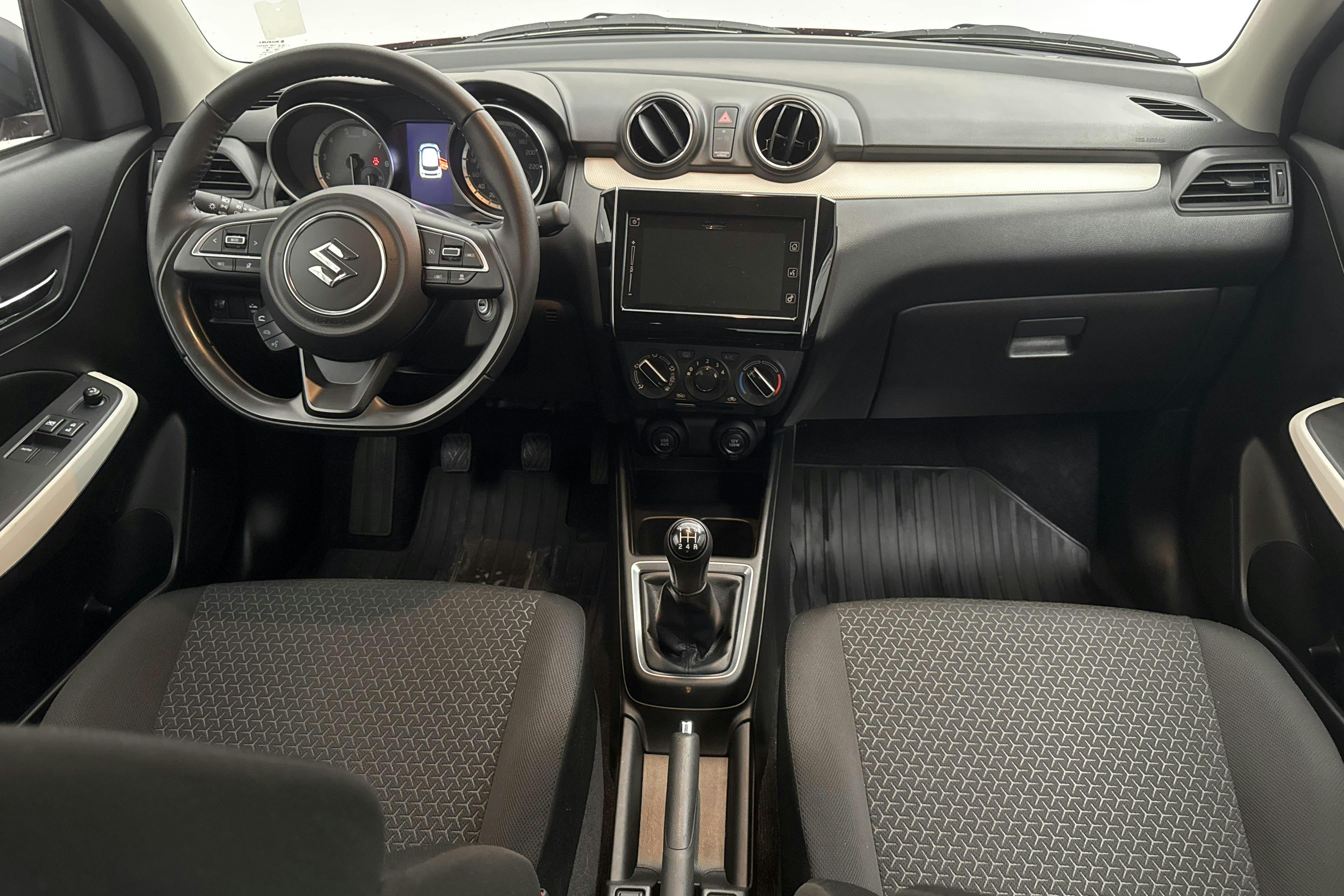 Suzuki Swift 1.2 5dr (90hk) - 3 597 mil - Manuell - röd - 2019