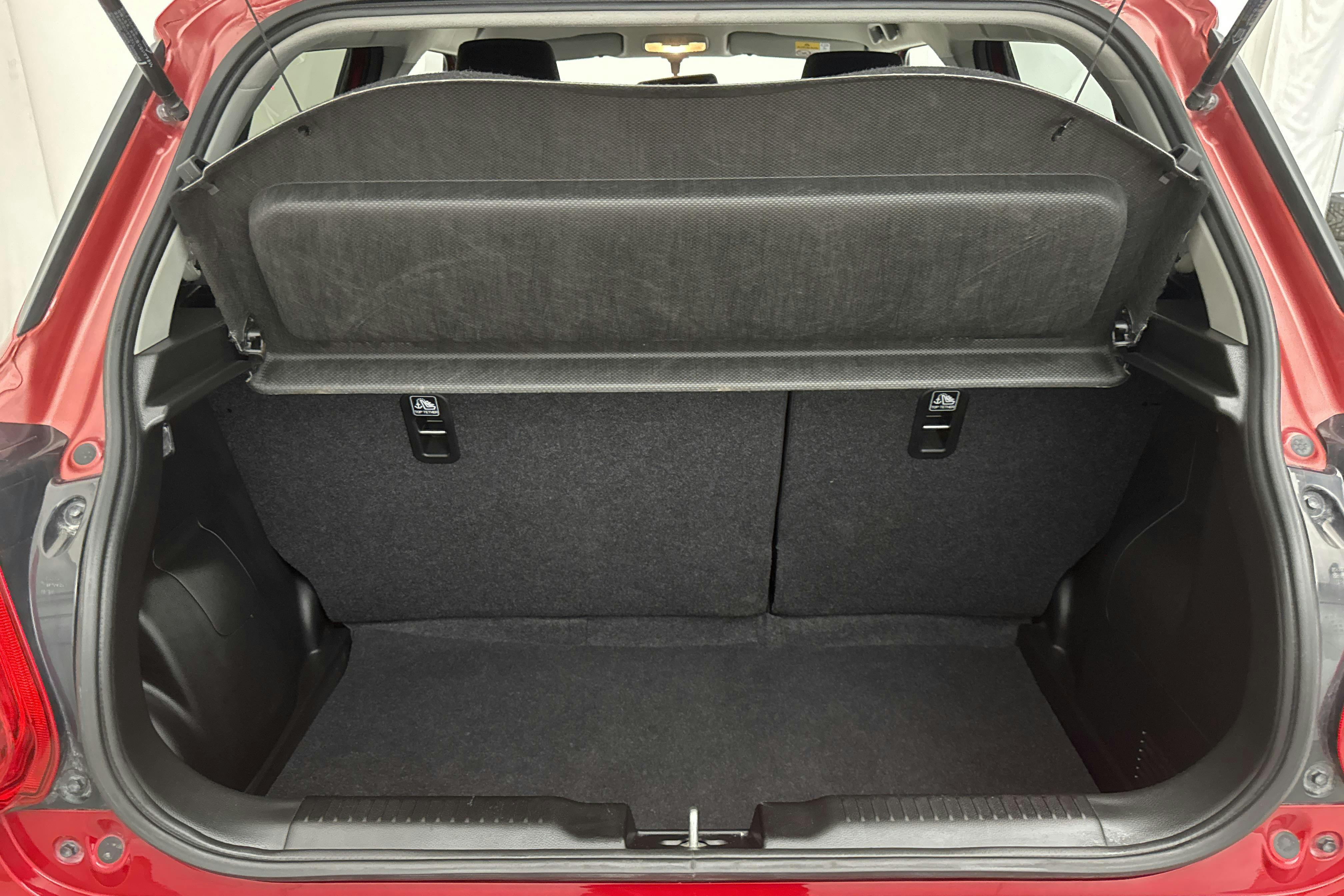 Suzuki Swift 1.2 5dr (90hk) - 3 597 mil - Manuell - röd - 2019