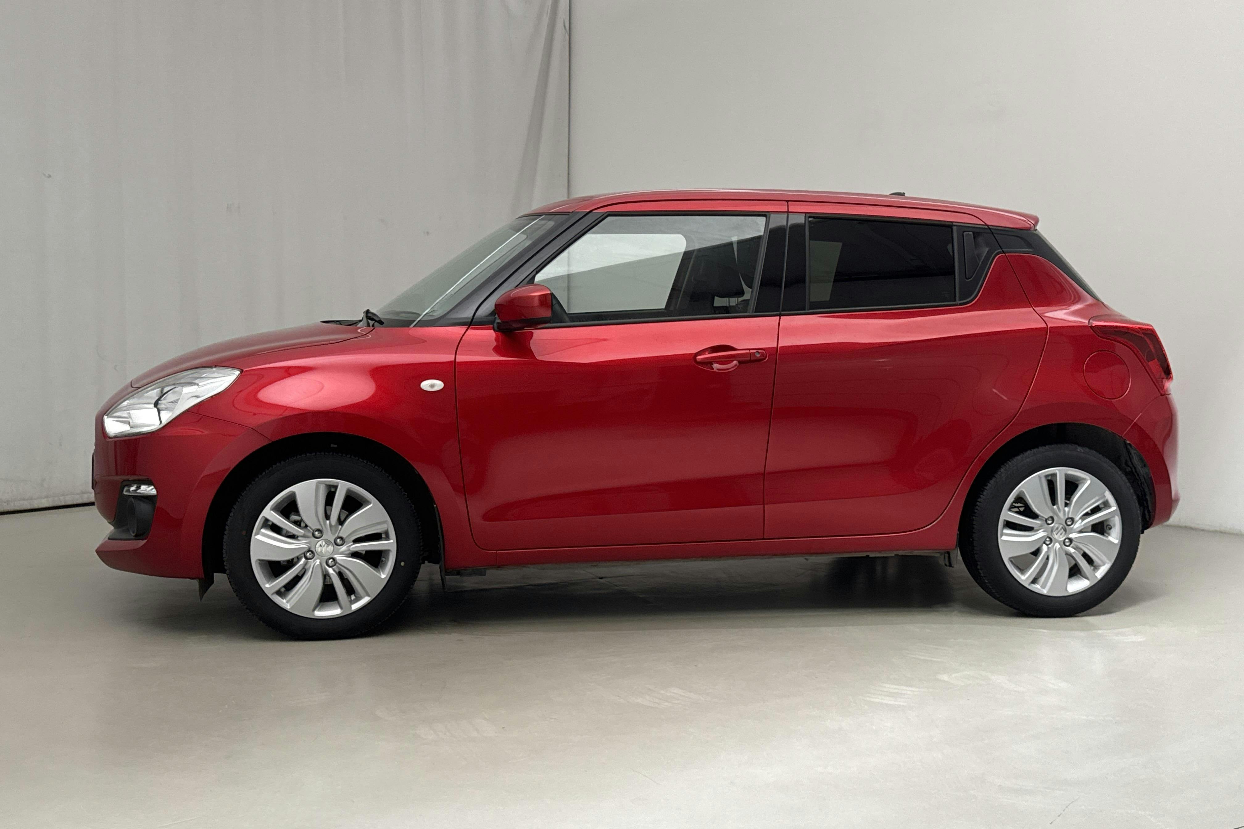 Suzuki Swift 1.2 5dr (90hk) - 3 597 mil - Manuell - röd - 2019