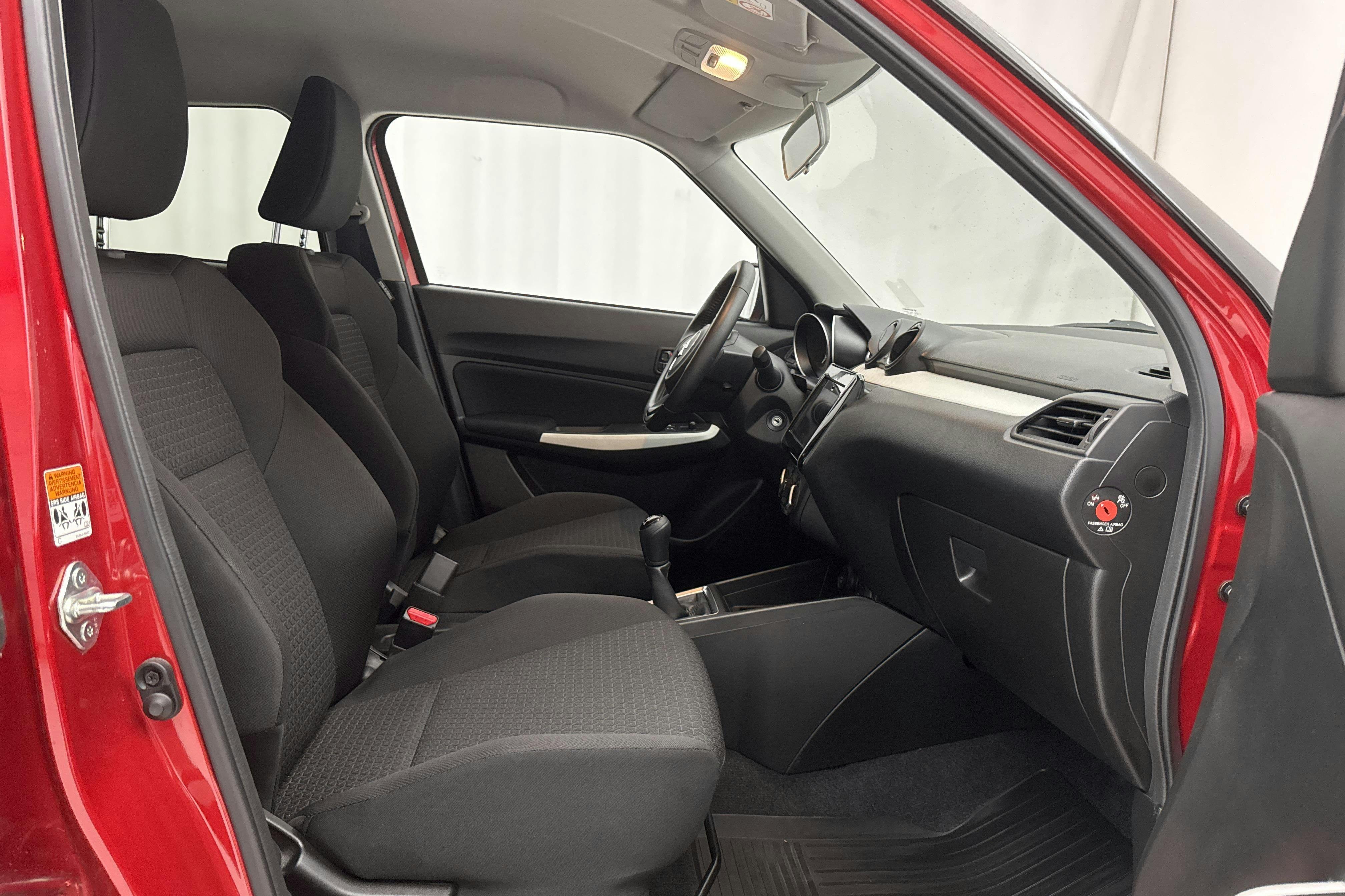 Suzuki Swift 1.2 5dr (90hk) - 3 597 mil - Manuell - röd - 2019