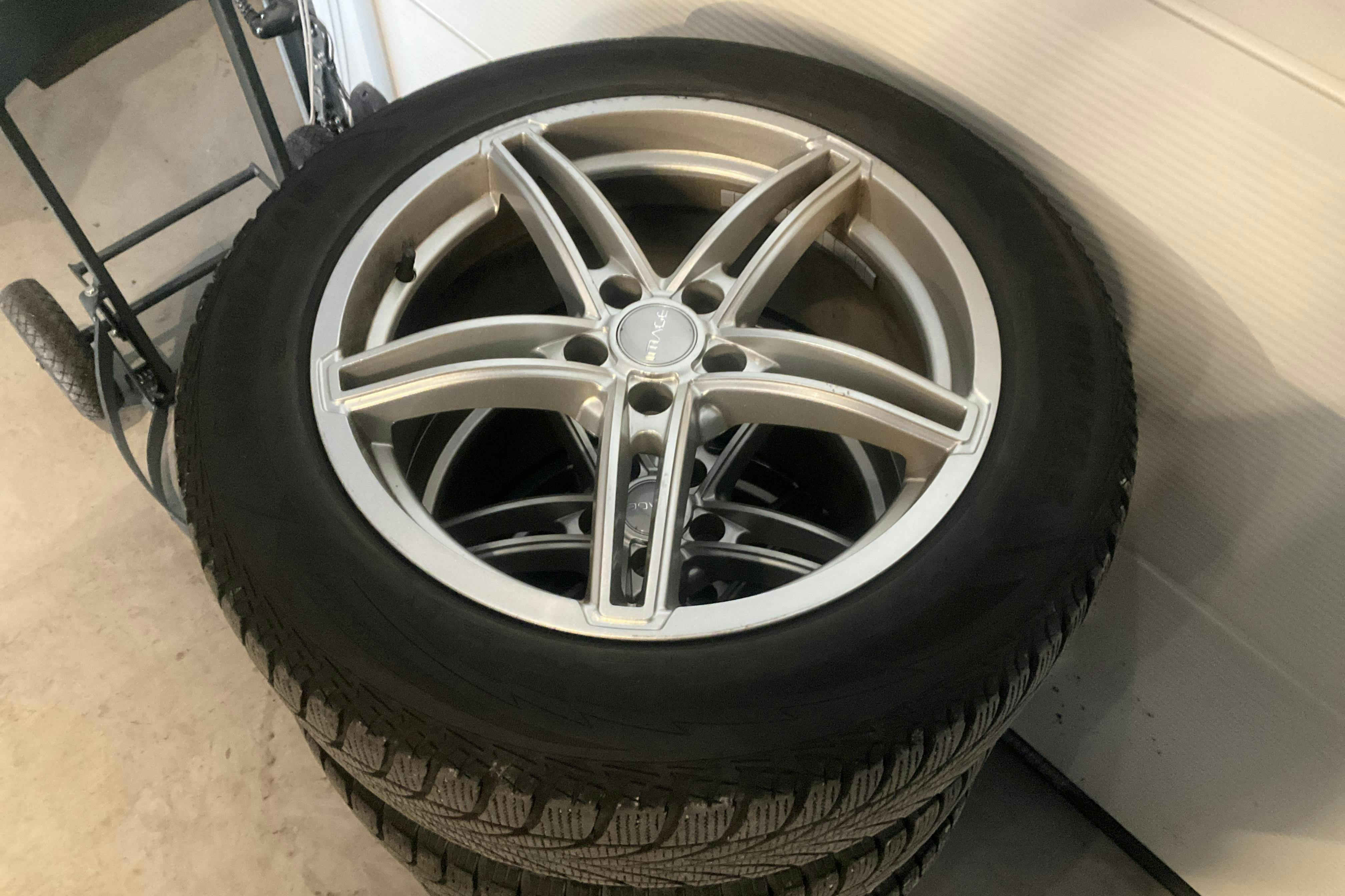 Volvo V90 D4 Cross Country AWD (190hk) - 18 014 mil - Automat - grå - 2018