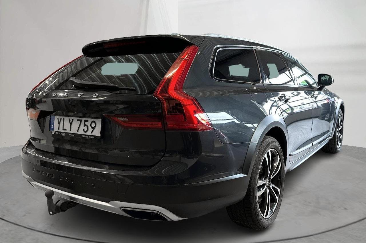 Volvo V90 D4 Cross Country AWD (190hk) - 18 014 mil - Automat - grå - 2018