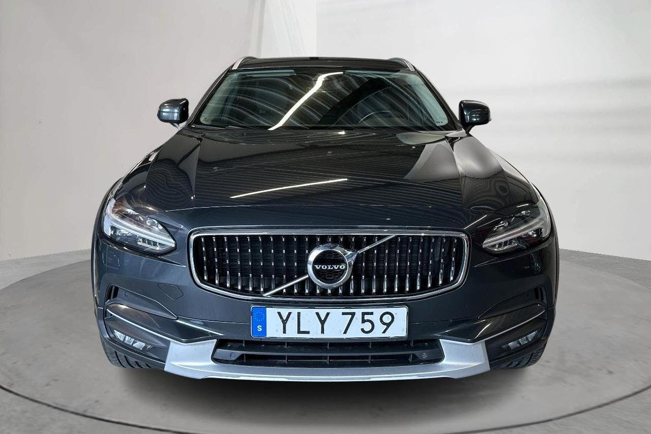 Volvo V90 D4 Cross Country AWD (190hk) - 18 014 mil - Automat - grå - 2018