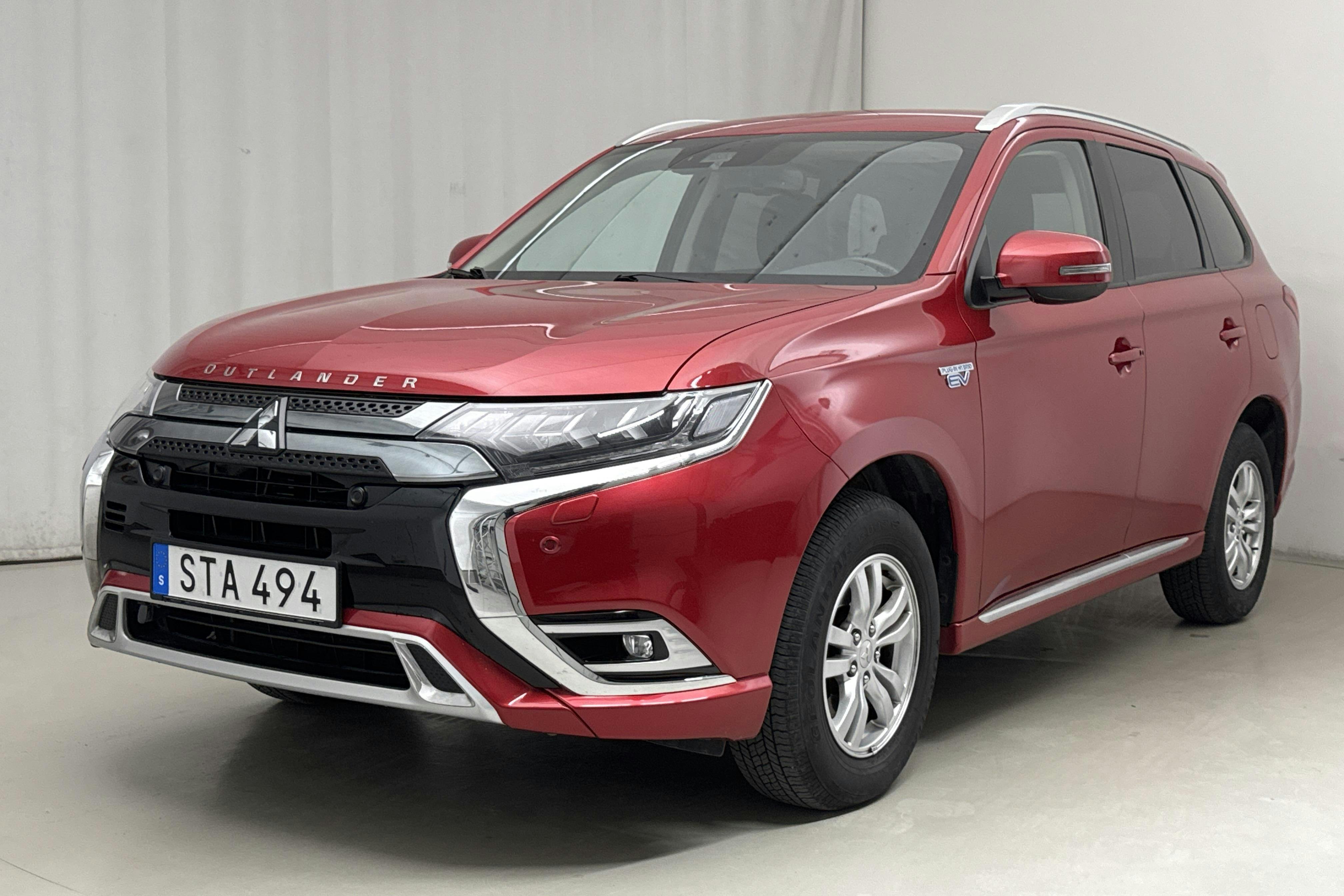 Mitsubishi Outlander 2.4 Plug-in Hybrid 4WD (136hk) - 52 950 km - Automatic - red - 2019
