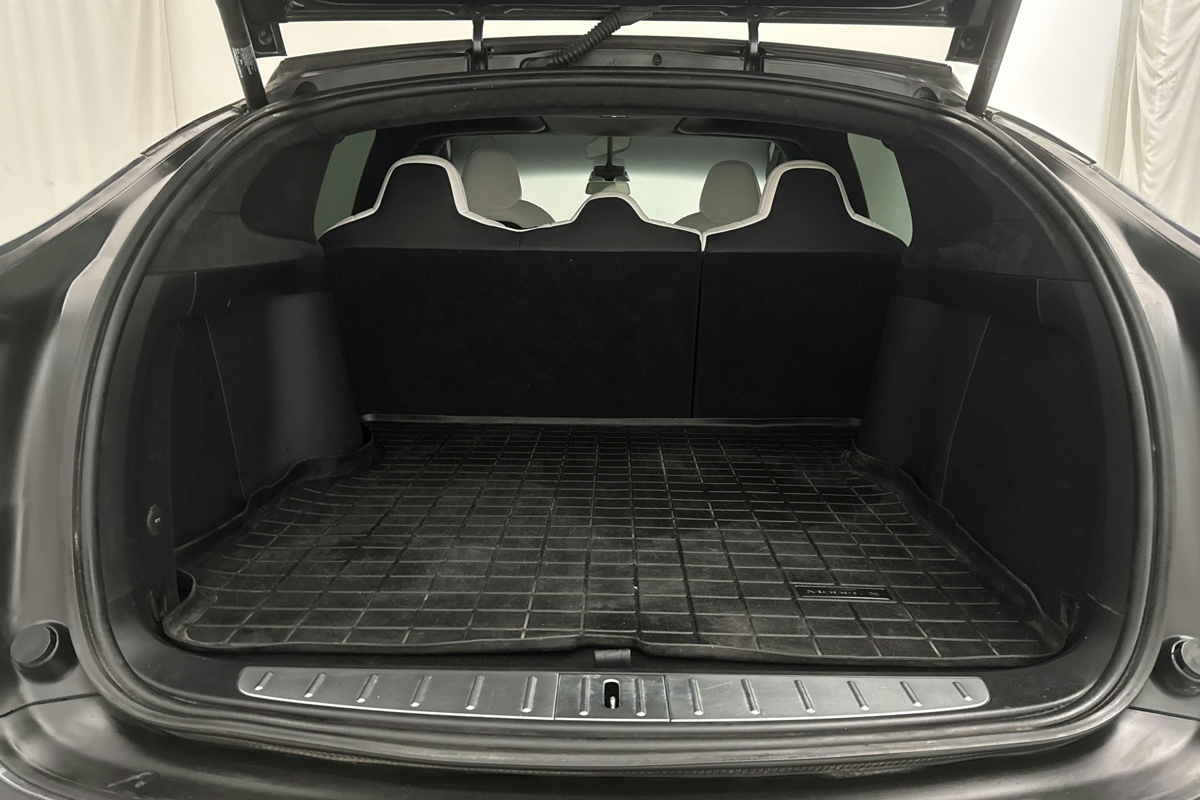 Tesla Model X Dual Motor Performance AWD - 9 837 mil - Automat - grå - 2020