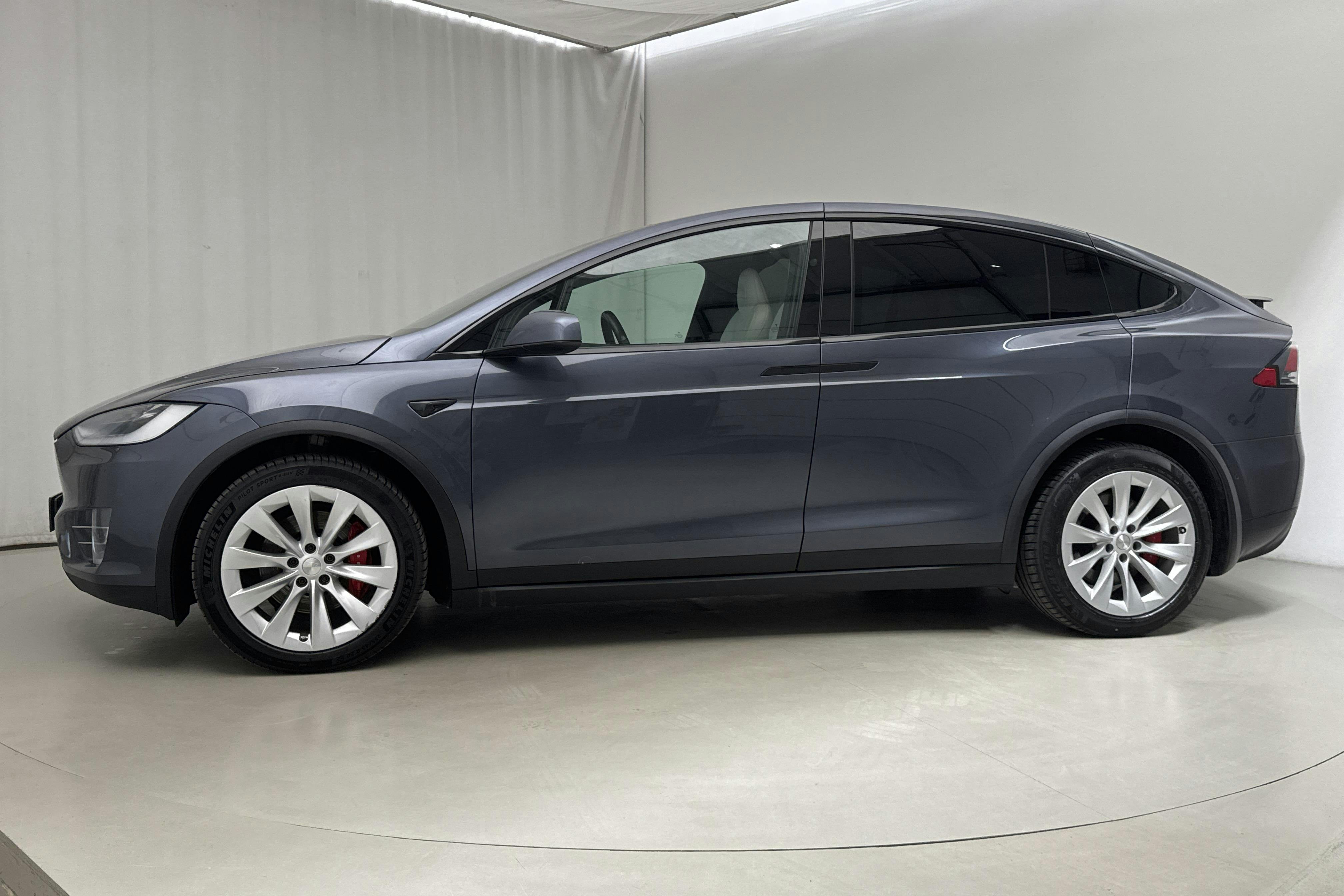 Tesla Model X Dual Motor Performance AWD - 9 837 mil - Automat - grå - 2020