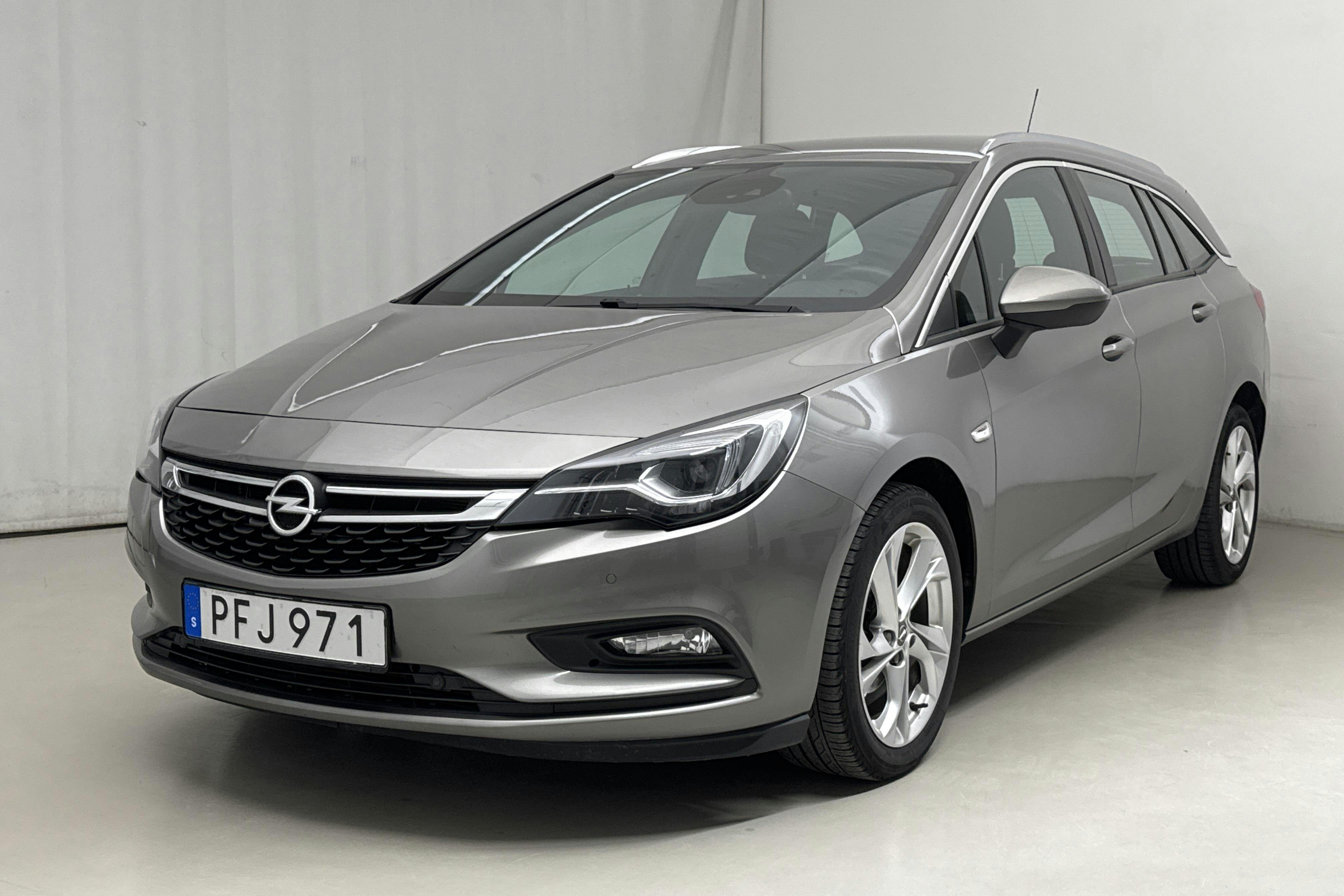 Opel Astra 1.4 Turbo ECOTEC SportsTourer (150hk) - 14 279 mil - Automat - grå - 2017