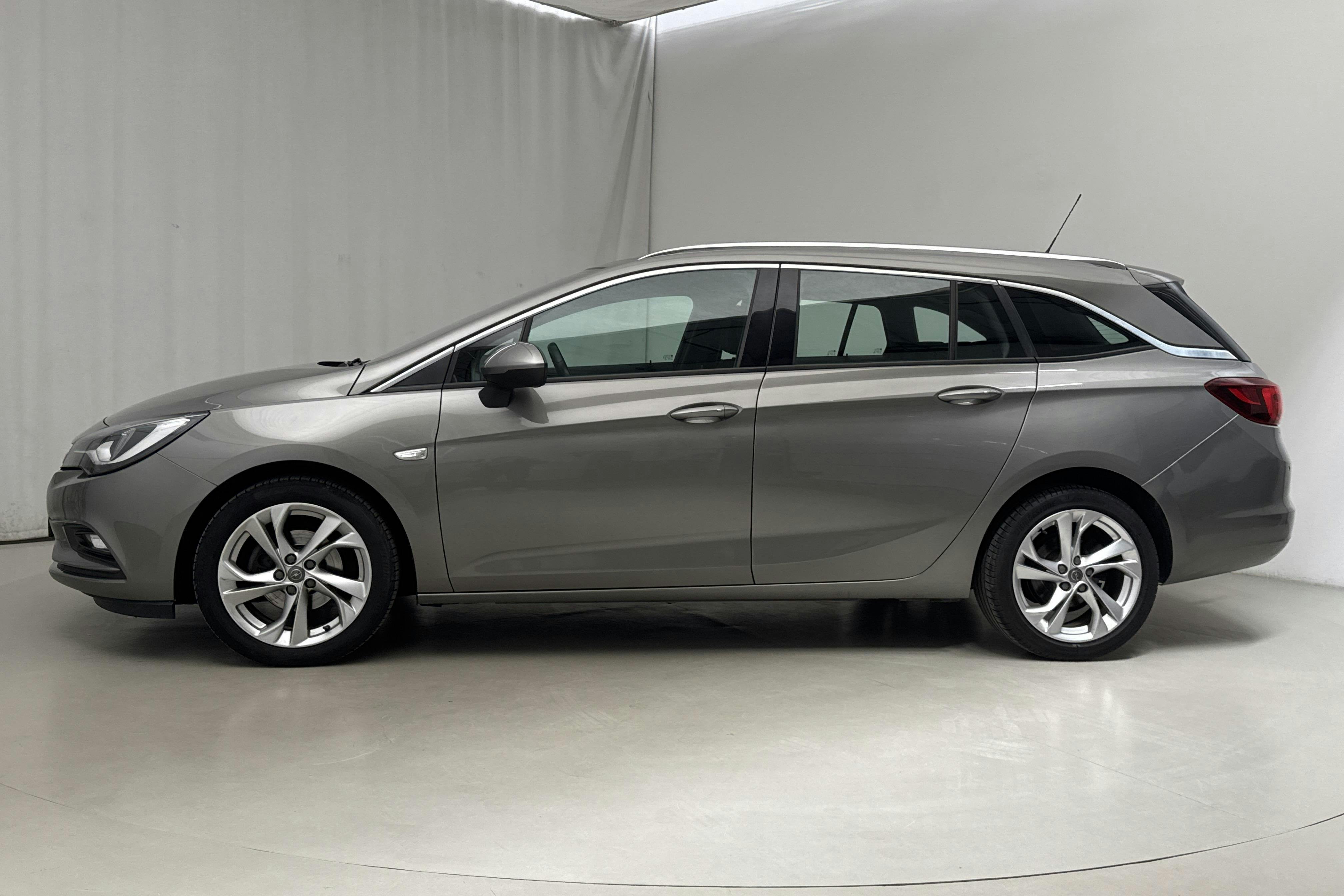 Opel Astra 1.4 Turbo ECOTEC SportsTourer (150hk) - 14 279 mil - Automat - grå - 2017