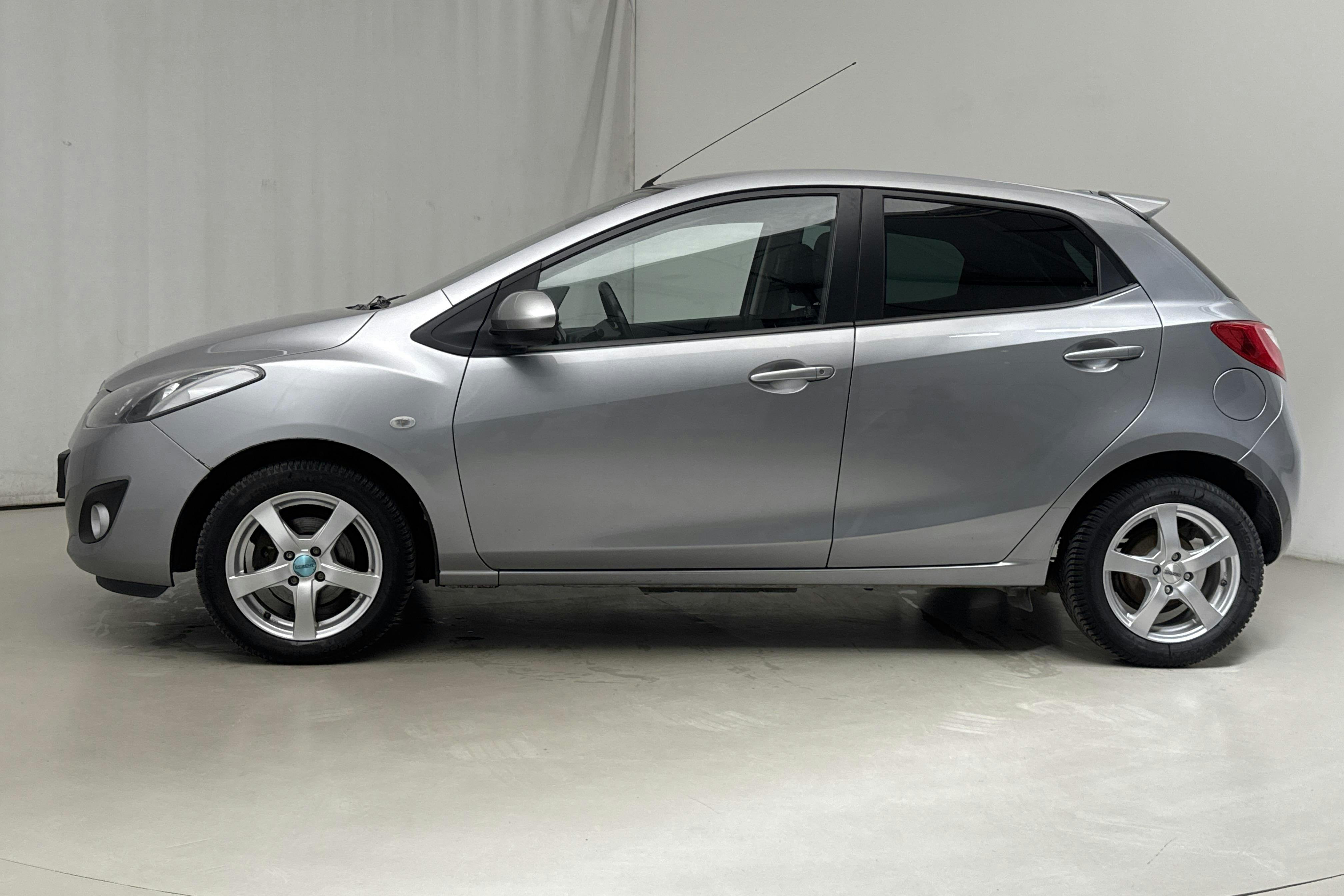 Mazda 2 1.3 5dr (84hk) - 144 480 km - Manual - gray - 2015