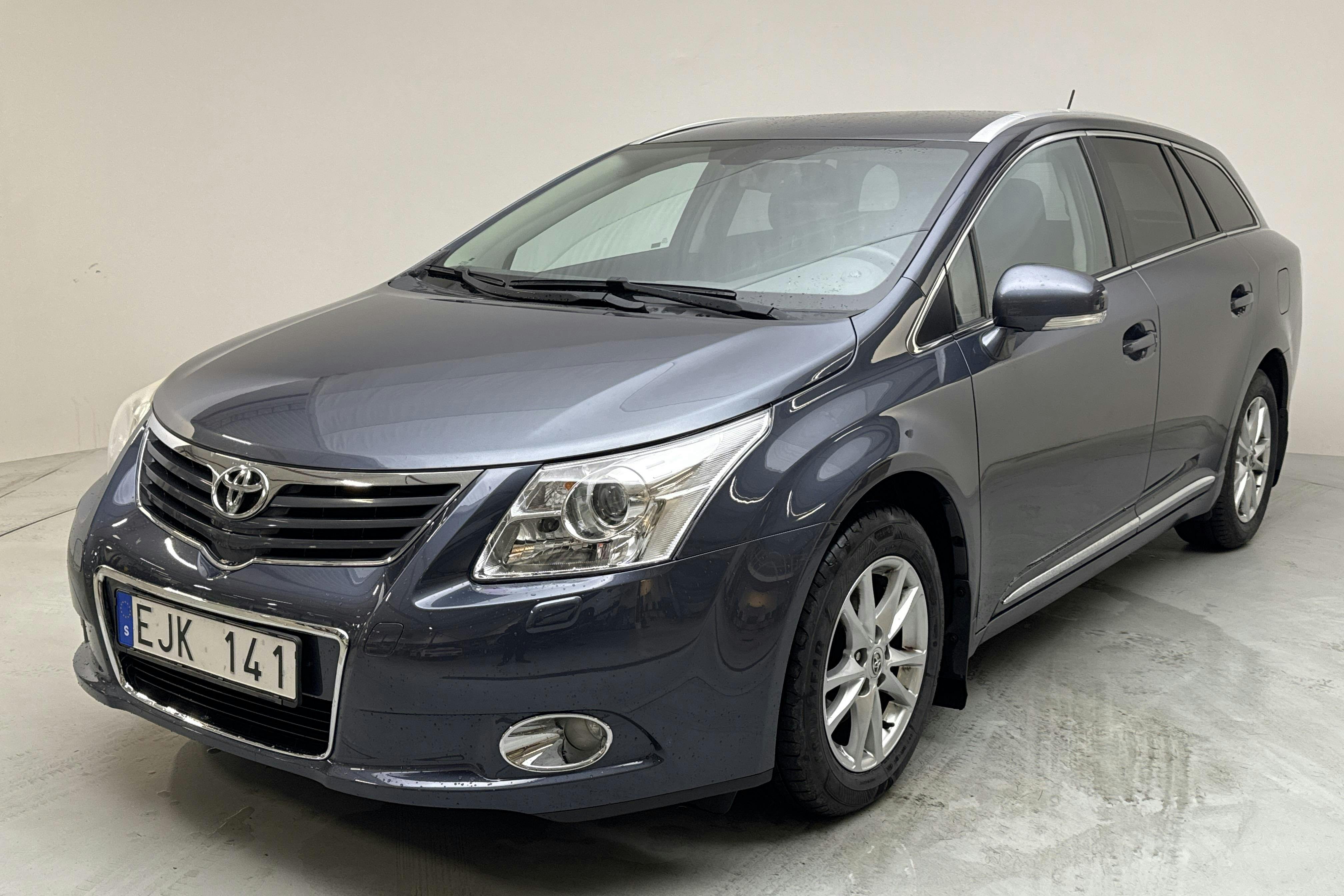 Toyota Avensis 2.0 Kombi (152hk) - 218 340 km - Manualna - Dark Blue - 2011