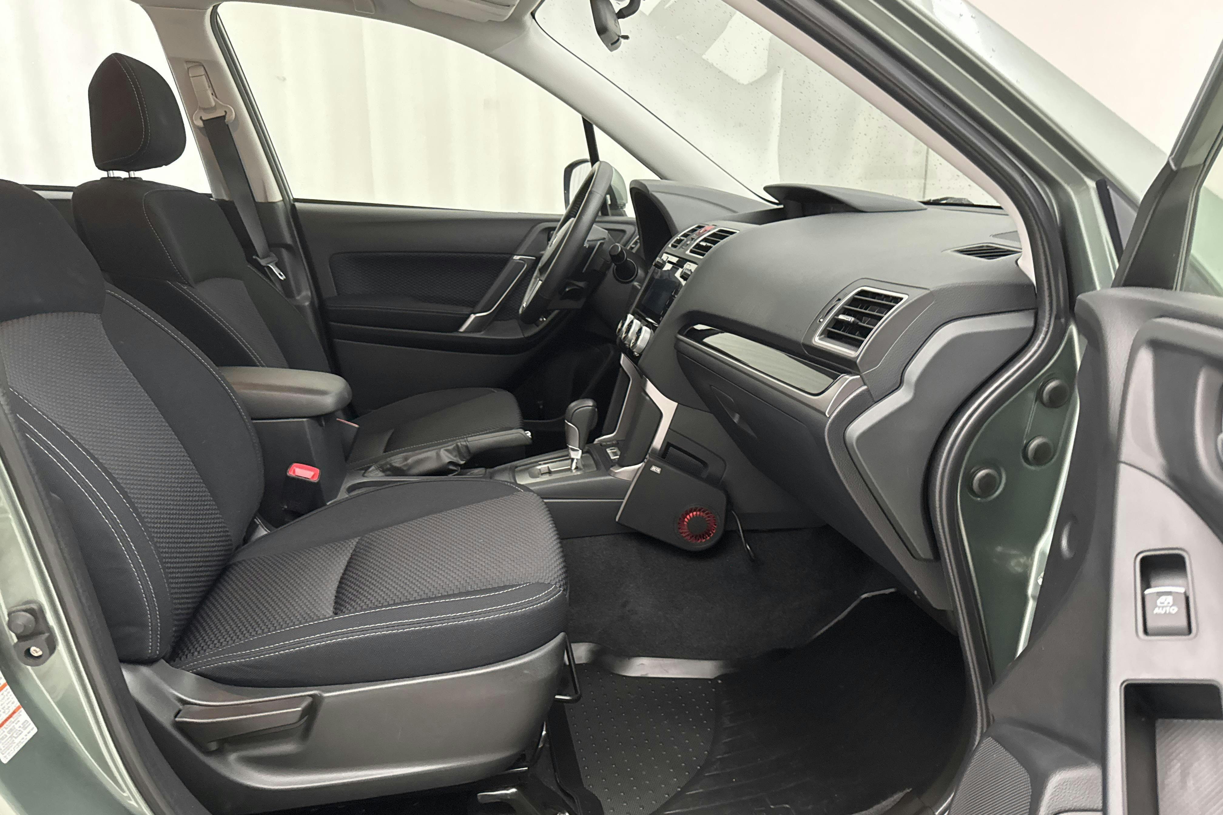 Subaru Forester 2.0 (150hk) - 2 944 mil - Automat - Light Green - 2016