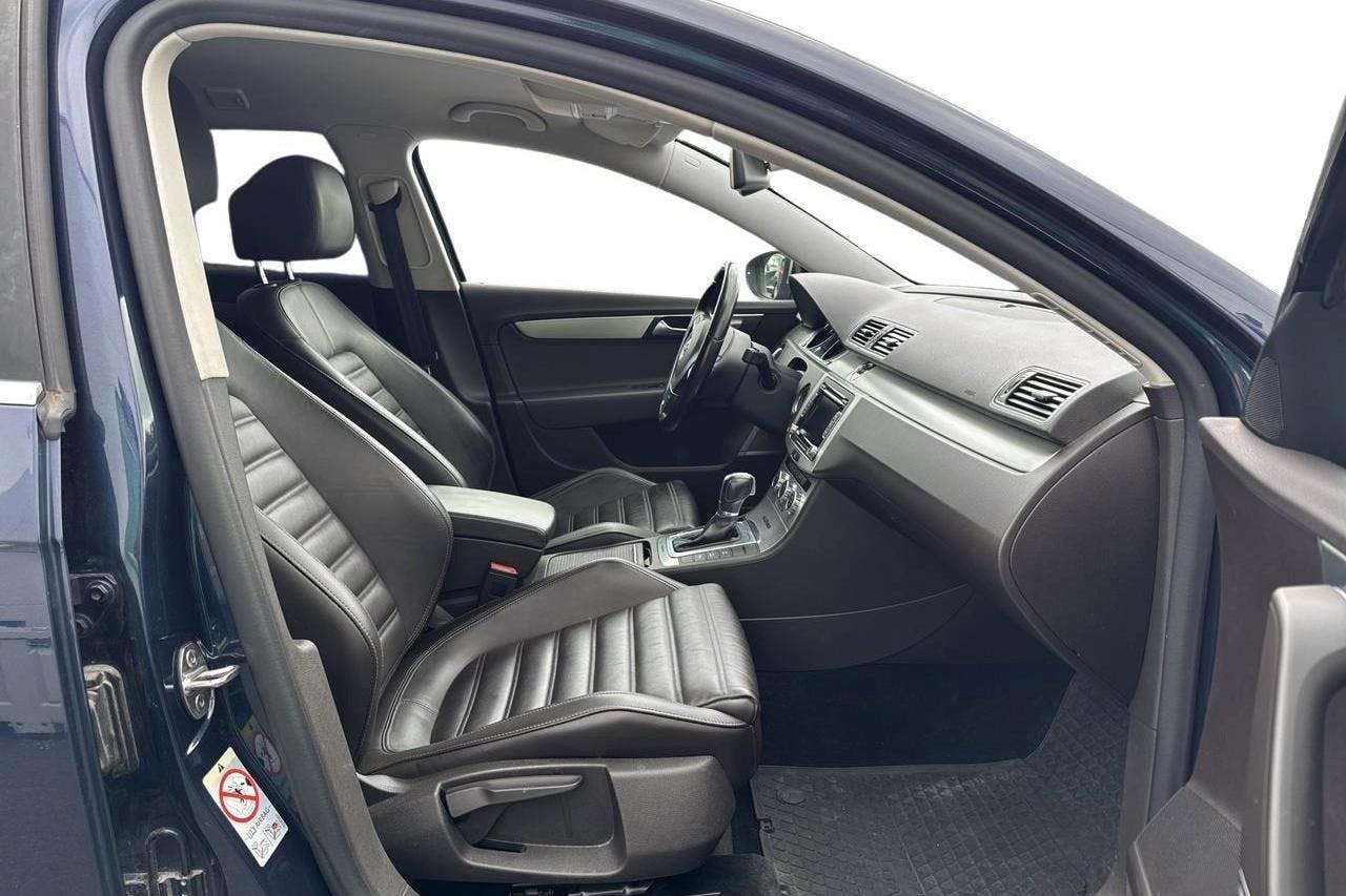 VW Passat Alltrack 2.0 TDI BlueMotion Technology 4Motion (177hk) - 13 817 mil - Automat - Dark Blue - 2014