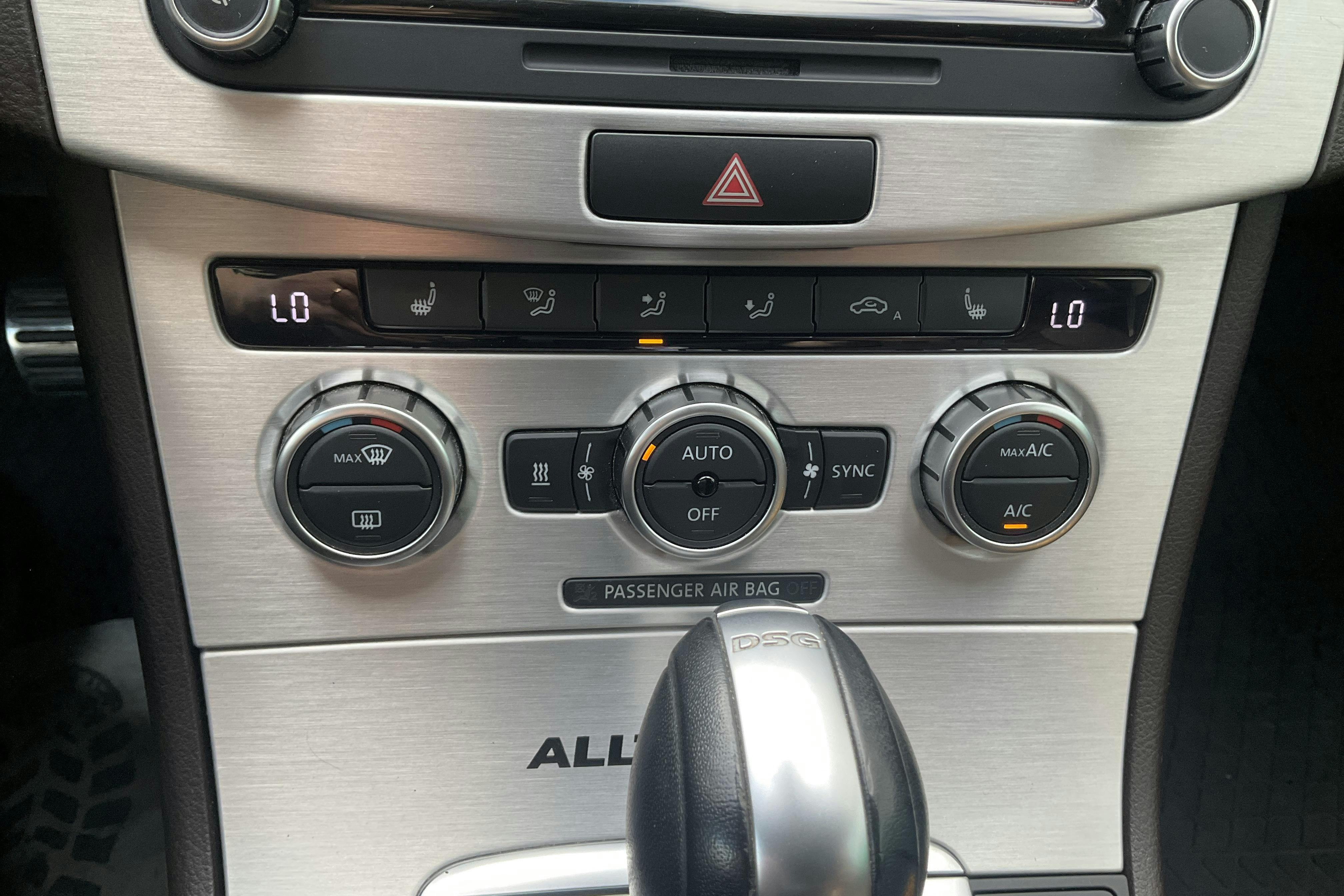 VW Passat Alltrack 2.0 TDI BlueMotion Technology 4Motion (177hk) - 13 817 mil - Automat - Dark Blue - 2014