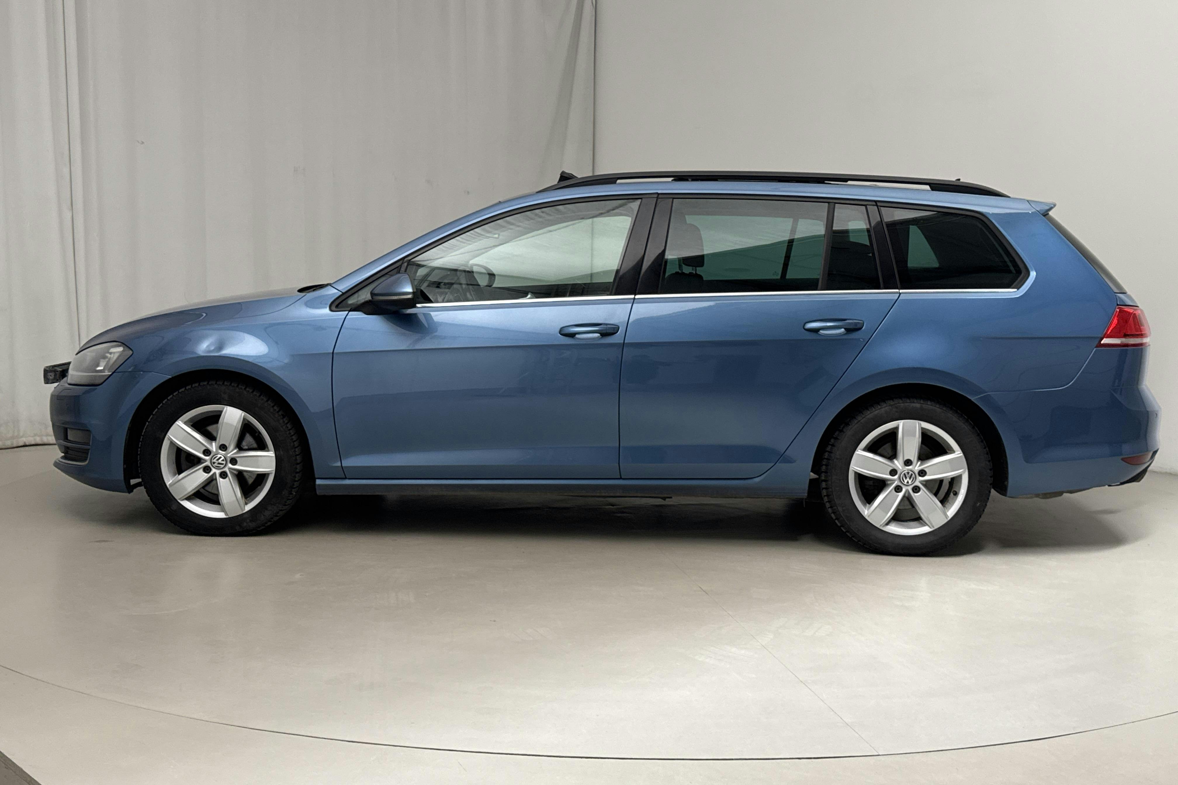 VW Golf VII 1.4 TSI Sportscombi (140hk) - 18 945 mil - Automat - blå - 2015