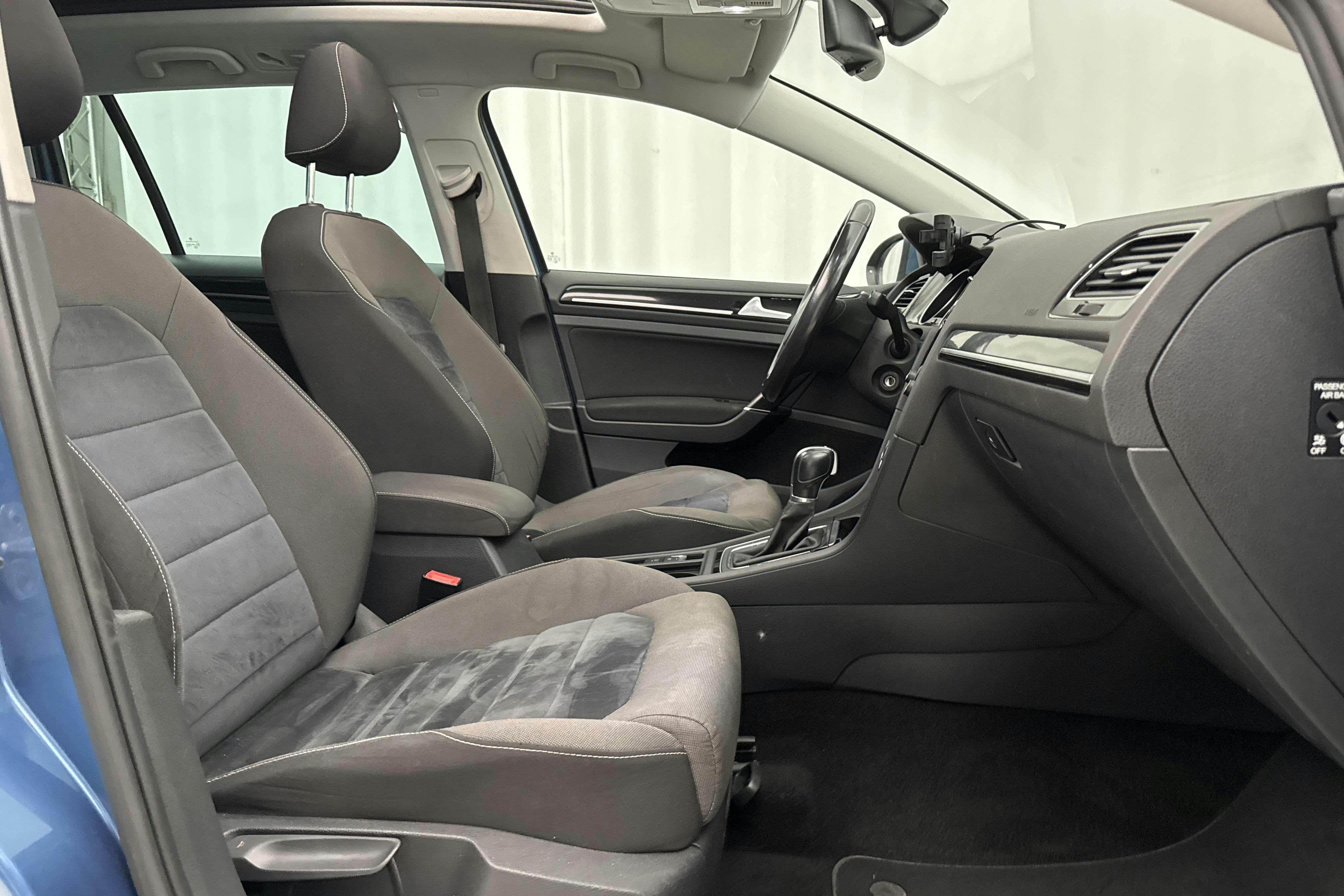 VW Golf VII 1.4 TSI Sportscombi (140hk) - 18 945 mil - Automat - blå - 2015