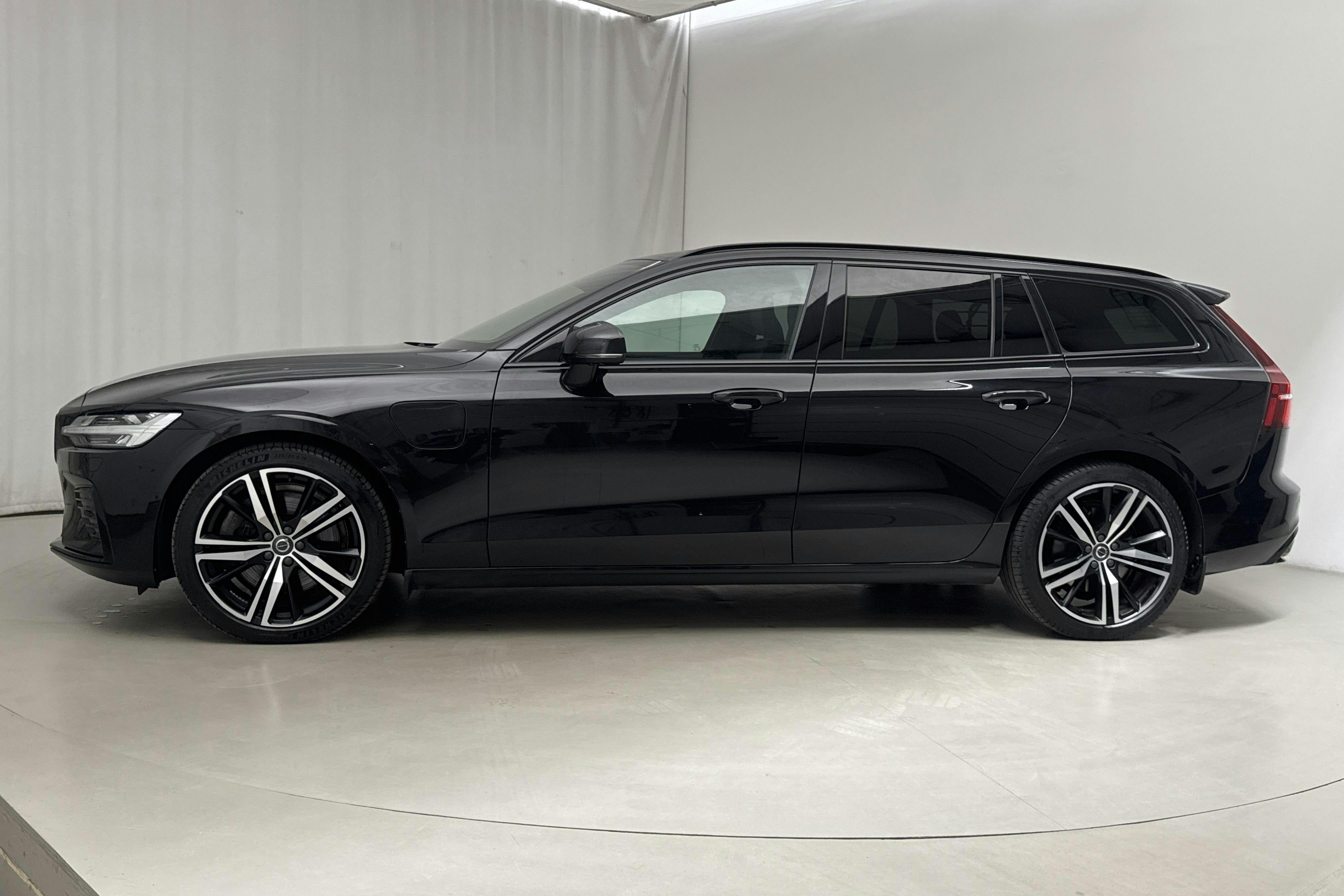 Volvo V60 T6 AWD Twin Engine (340hk) - 5 808 mil - Automat - svart - 2021