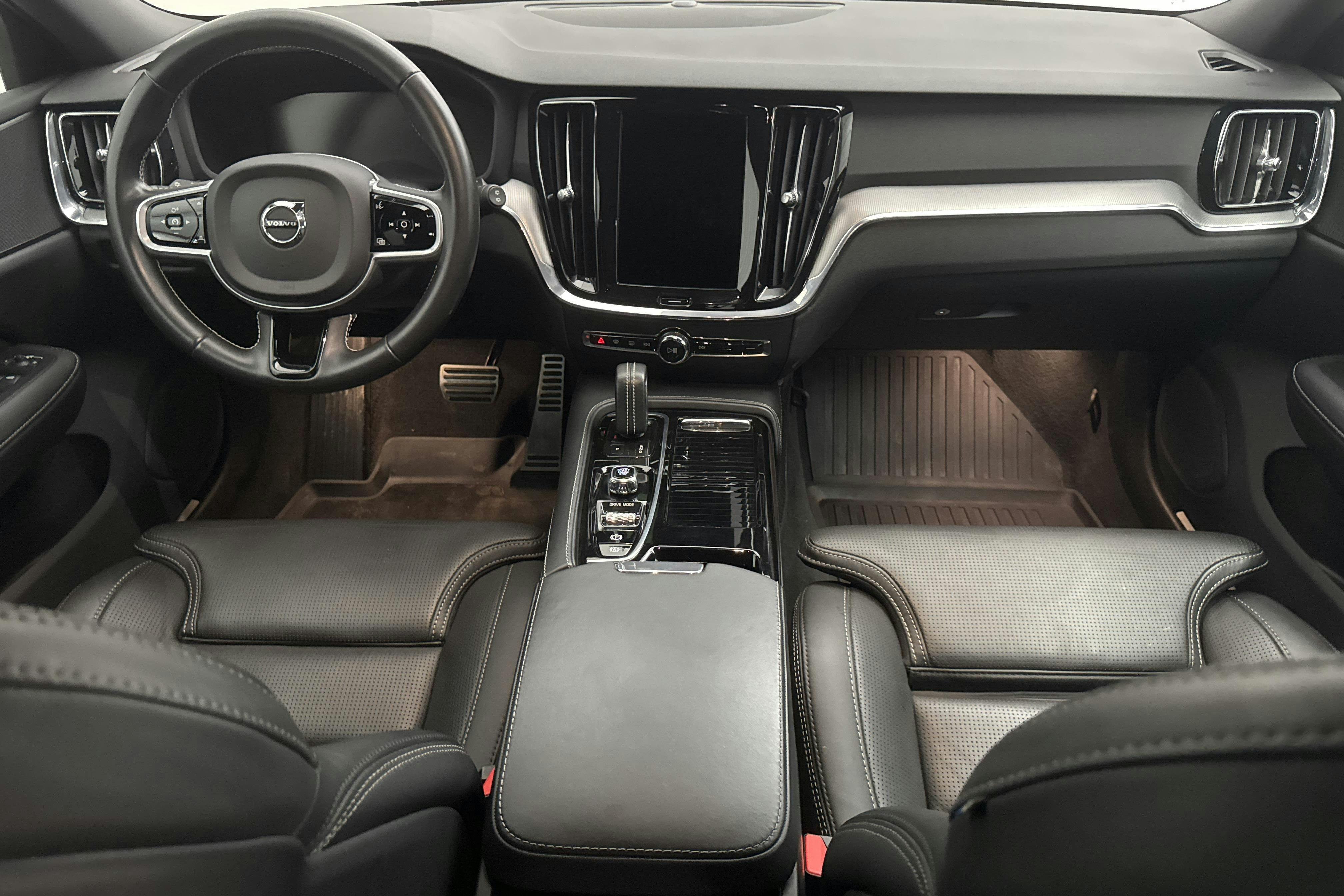 Volvo V60 T6 AWD Twin Engine (340hk) - 5 808 mil - Automat - svart - 2021