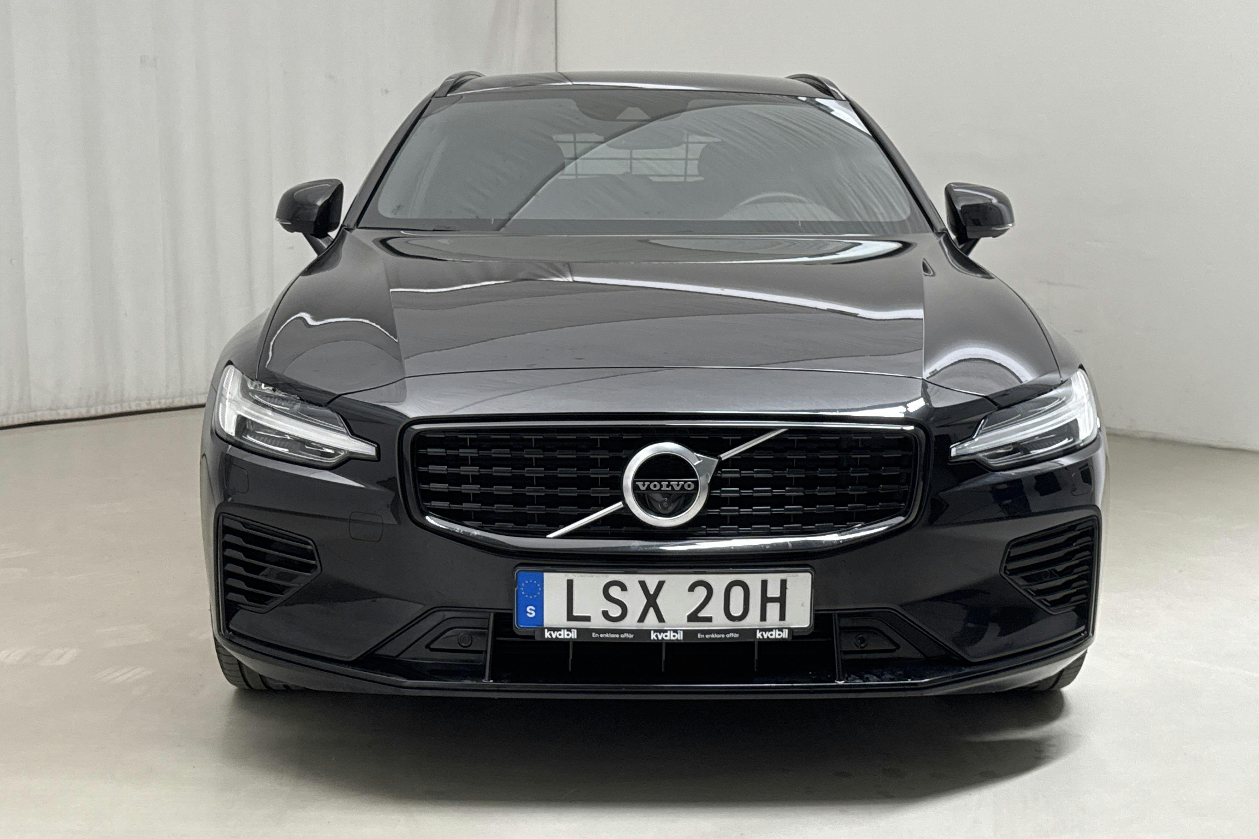 Volvo V60 T6 AWD Twin Engine (340hk) - 5 808 mil - Automat - svart - 2021