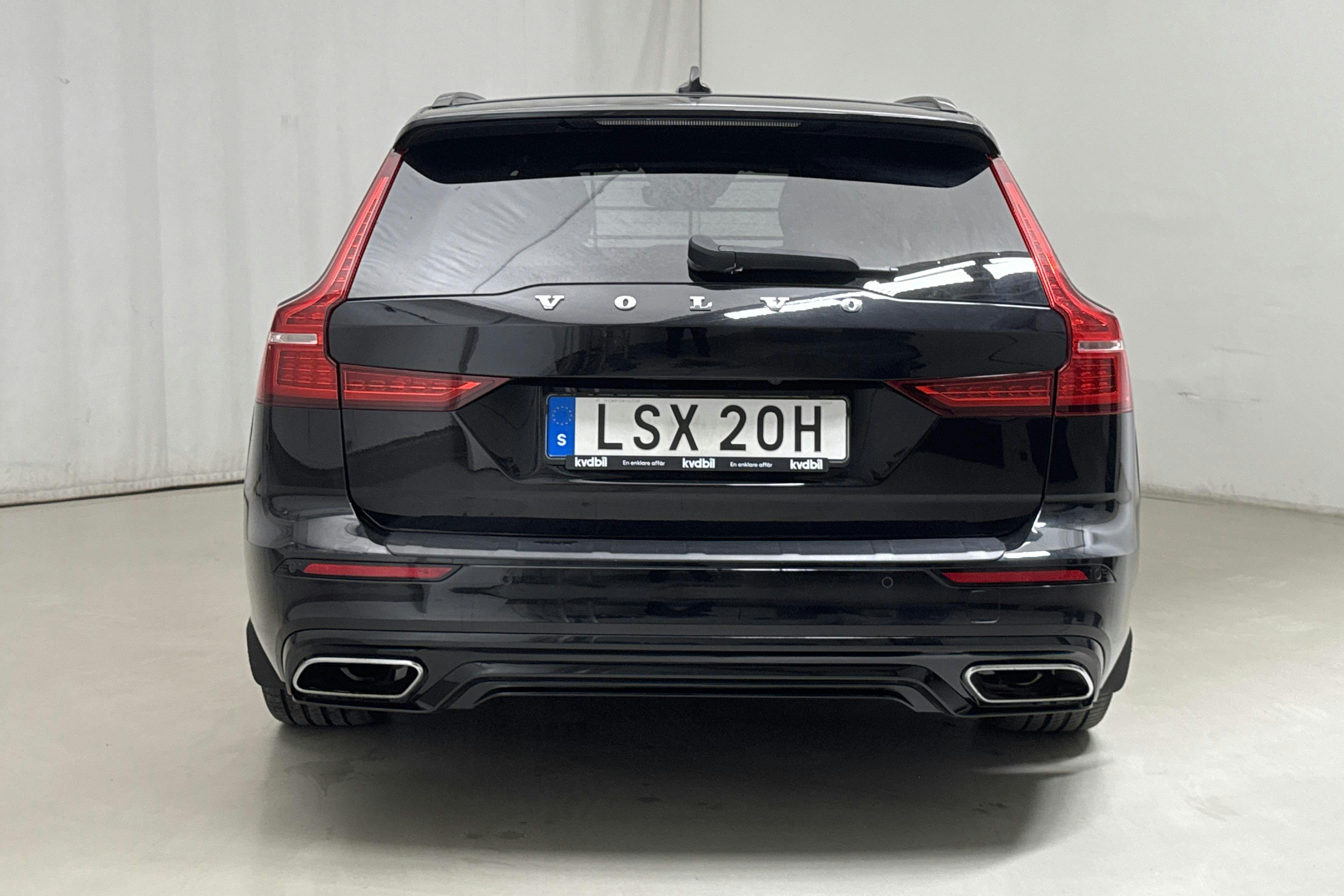 Volvo V60 T6 AWD Twin Engine (340hk) - 5 808 mil - Automat - svart - 2021