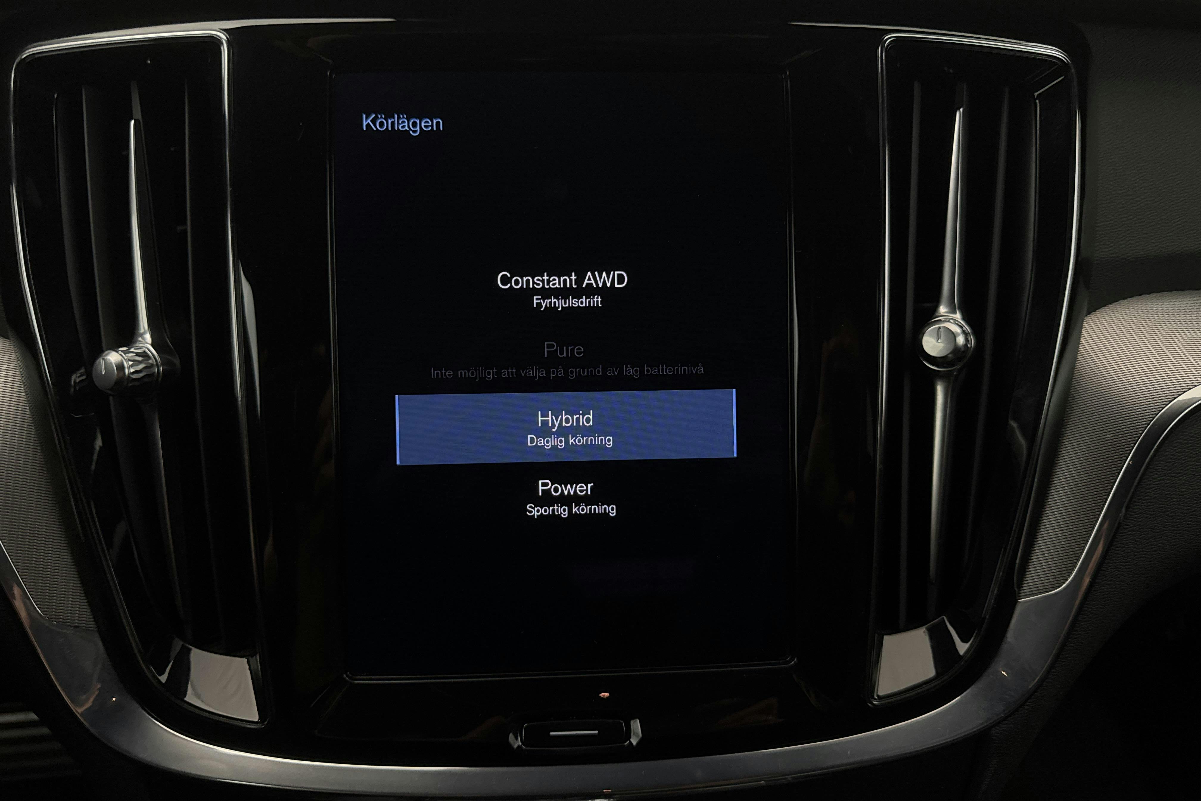 Volvo V60 T6 AWD Twin Engine (340hk) - 5 808 mil - Automat - svart - 2021
