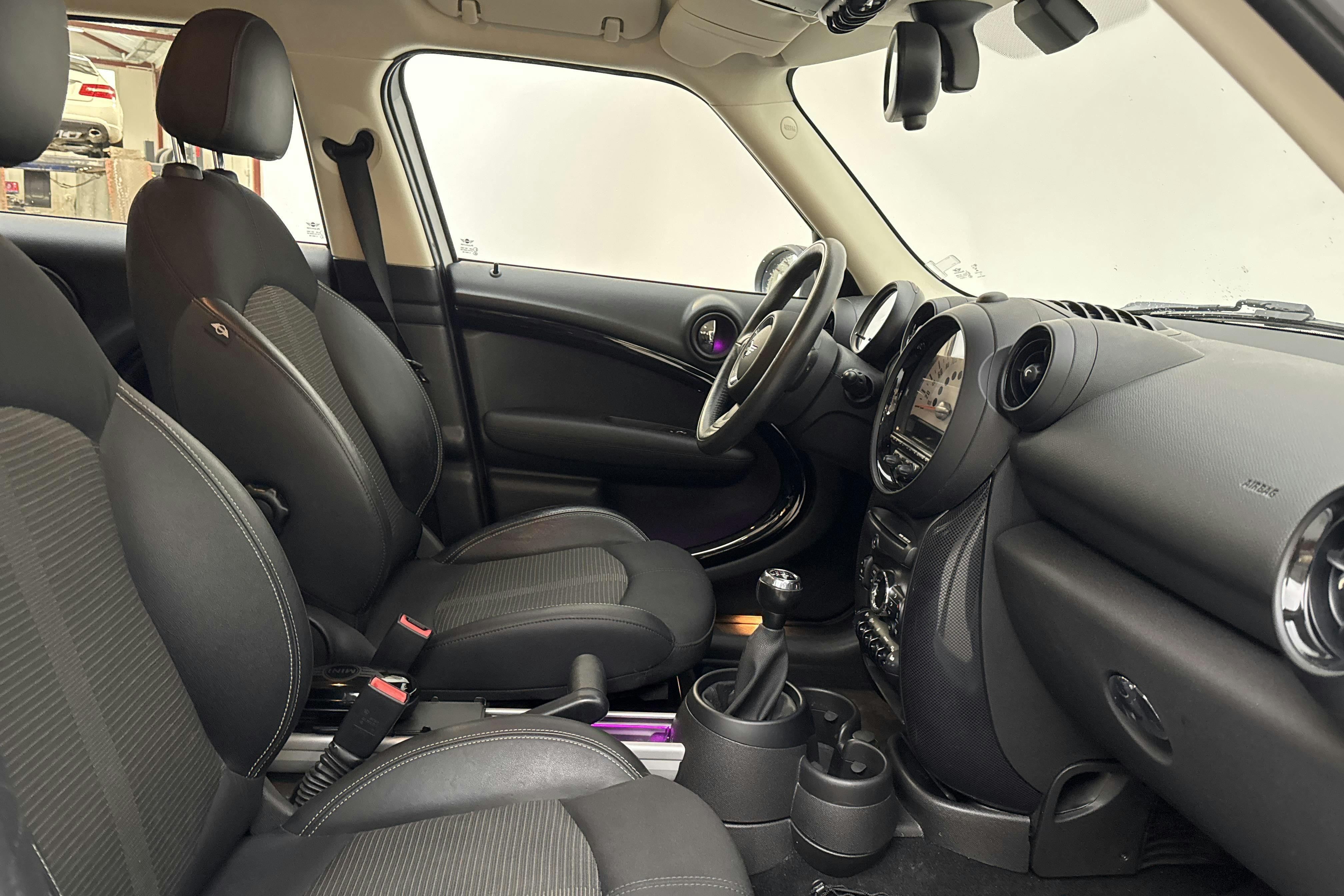 MINI One Countryman (98hk) - 5 328 mil - Manuell - vit - 2014