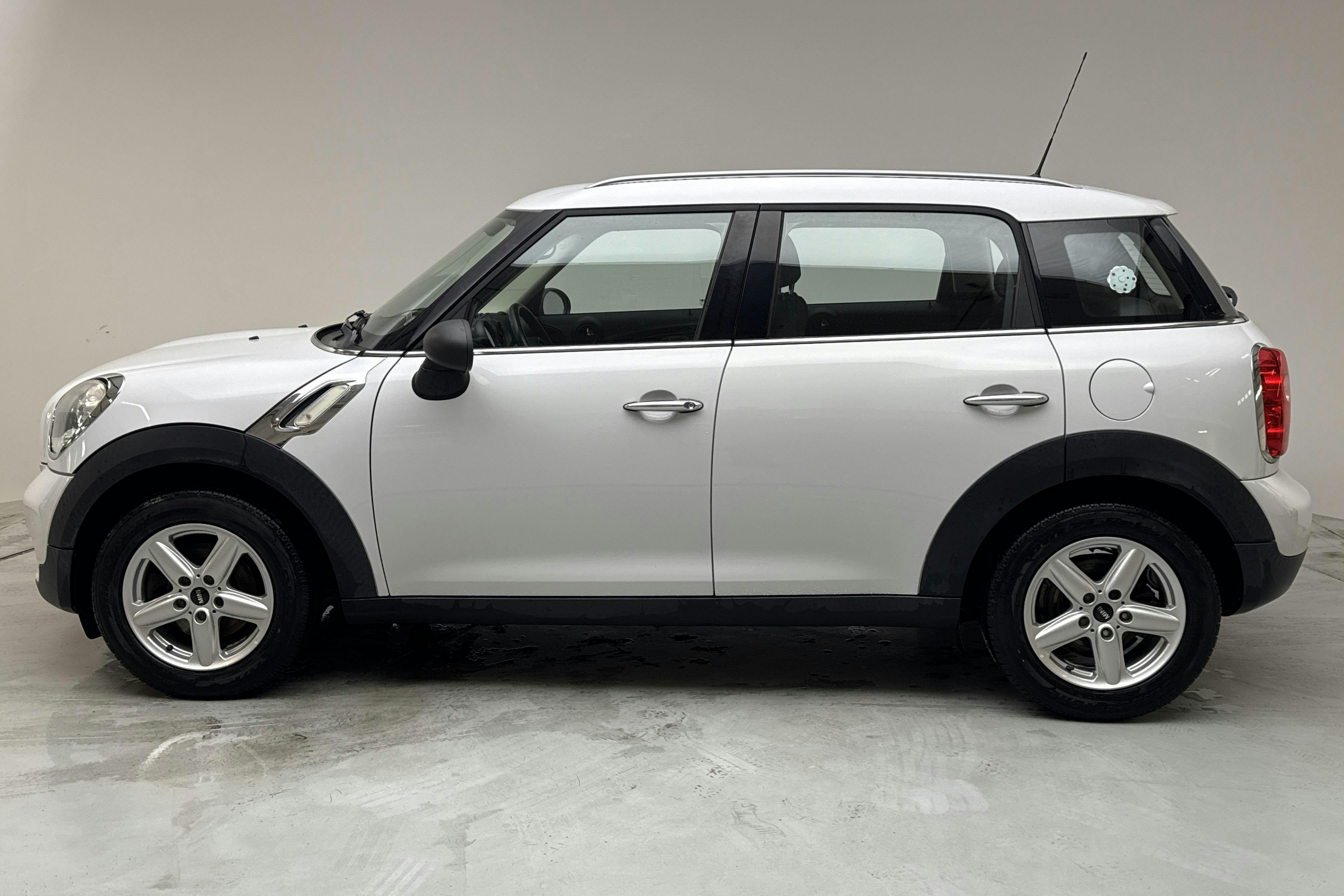MINI One Countryman (98hk) - 5 328 mil - Manuell - vit - 2014
