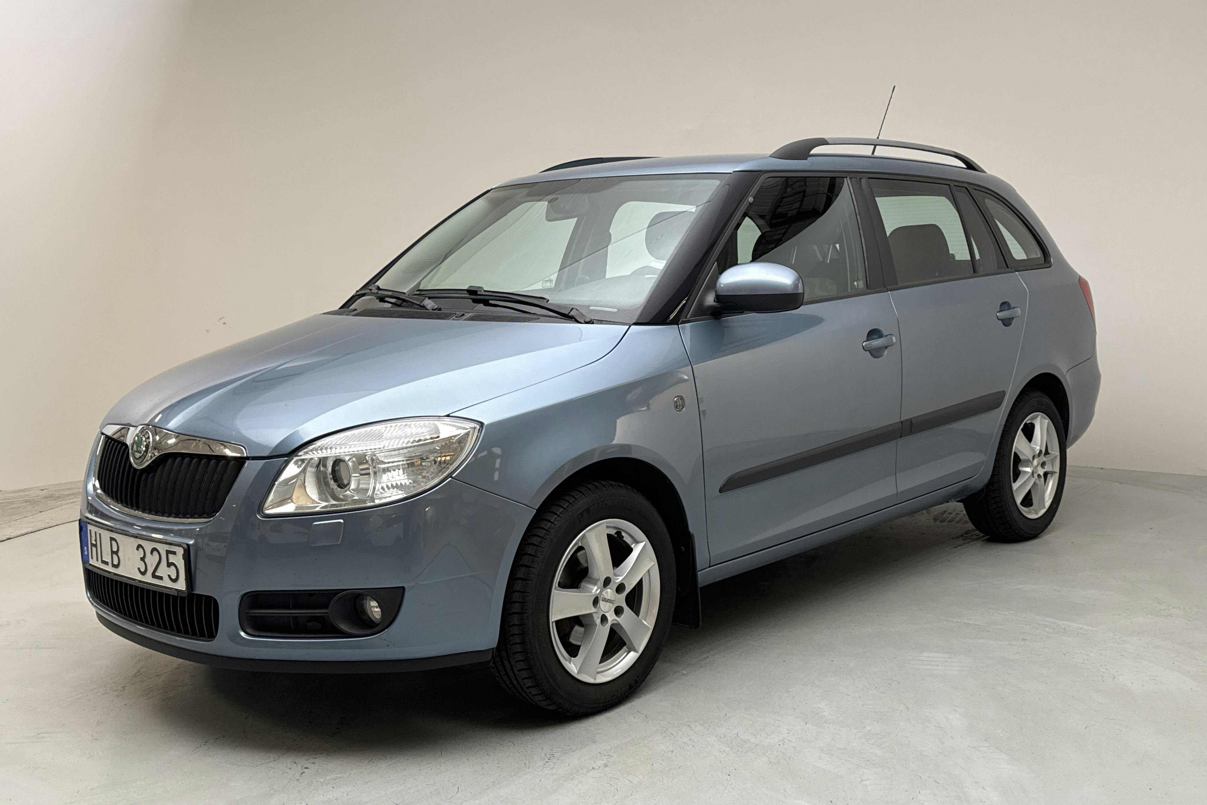 Skoda Fabia 1.2 Combi (70hk) - 10 265 mil - Manuell - Light Grey - 2010
