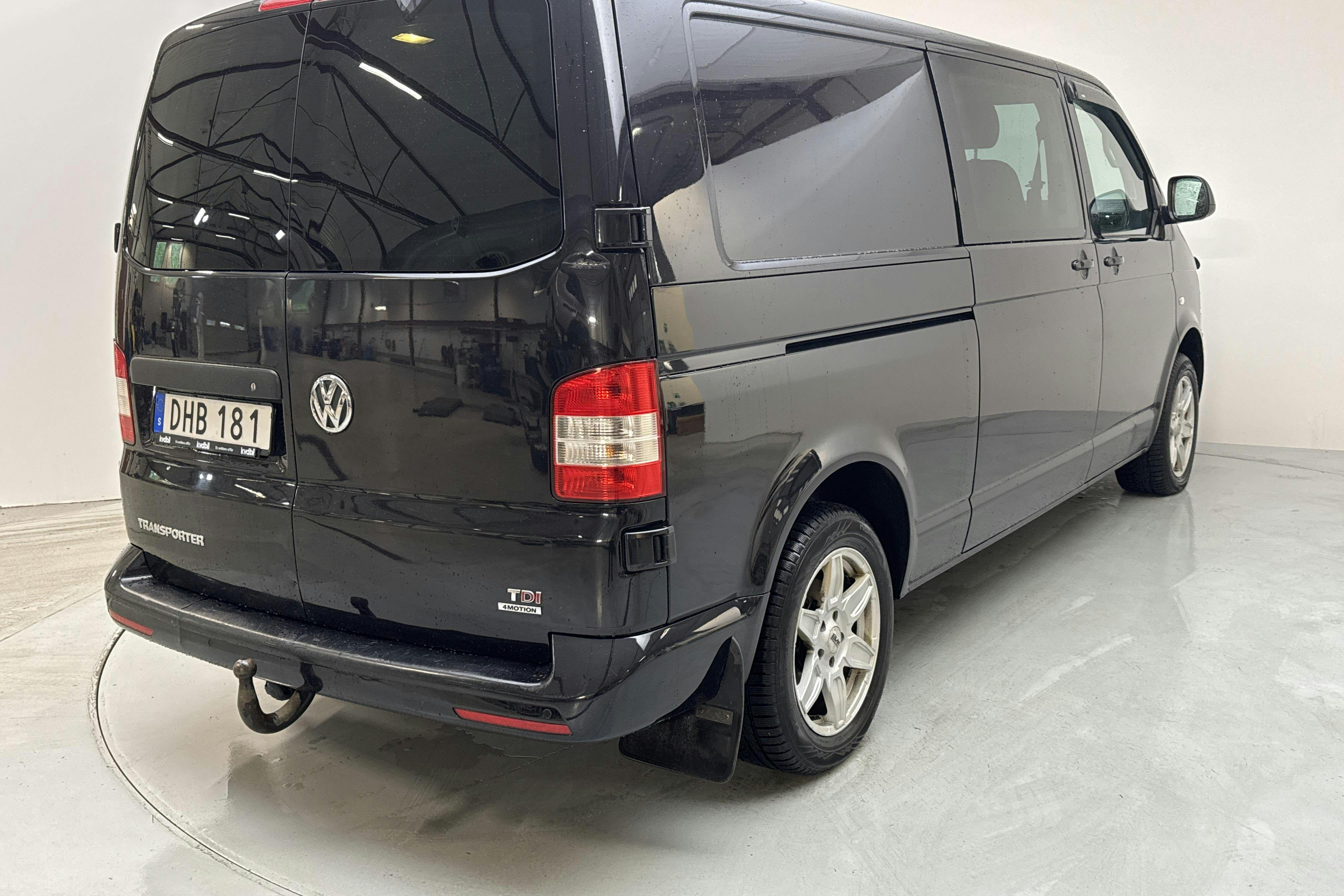 VW Transporter Kombi T5 2.0 TDI 4MOTION (180hk) - 23 830 mil - Automat - svart - 2014