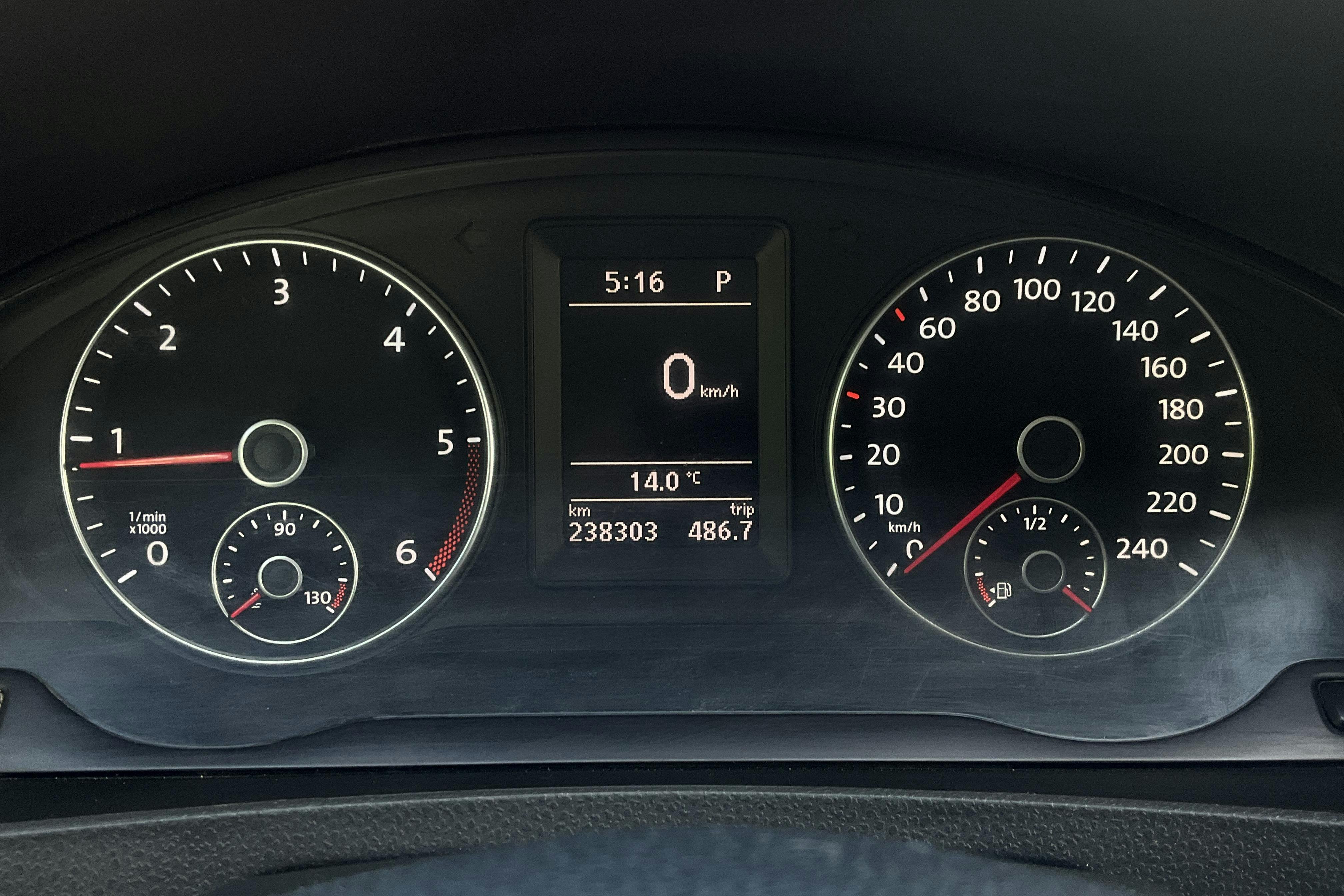VW Transporter Kombi T5 2.0 TDI 4MOTION (180hk) - 23 830 mil - Automat - svart - 2014