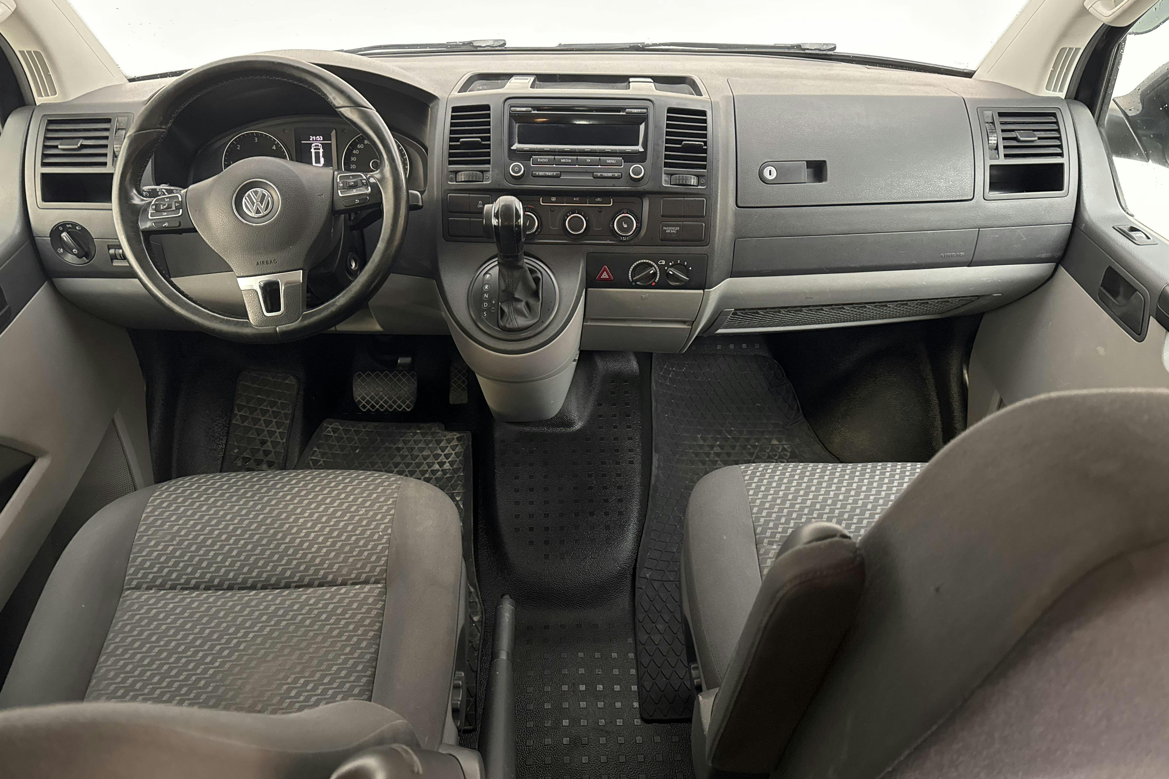 VW Transporter Kombi T5 2.0 TDI 4MOTION (180hk) - 23 830 mil - Automat - svart - 2014