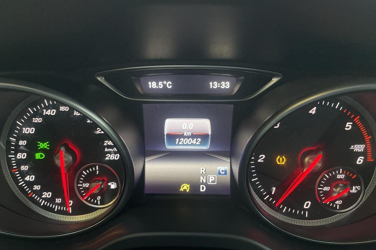 Mercedes CLA 220 d 4MATIC Shooting Brake X117 (170hk) - 12 005 mil - Automat - vit - 2019
