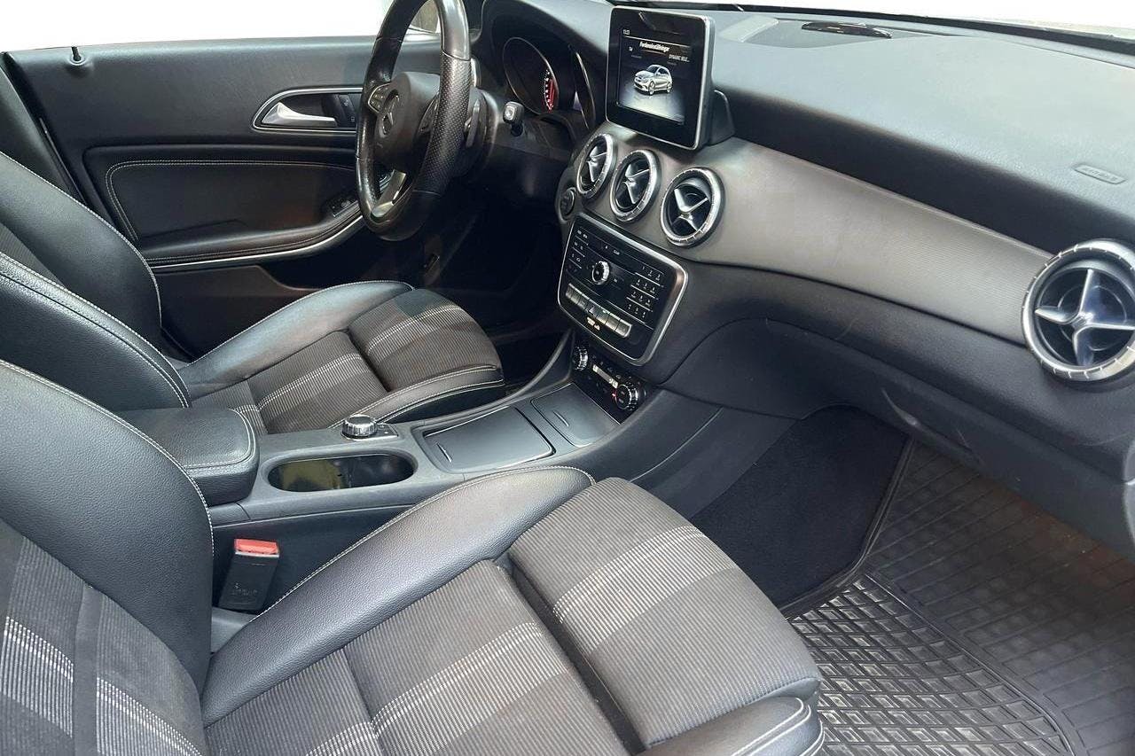 Mercedes CLA 220 d 4MATIC Shooting Brake X117 (170hk) - 12 005 mil - Automat - vit - 2019
