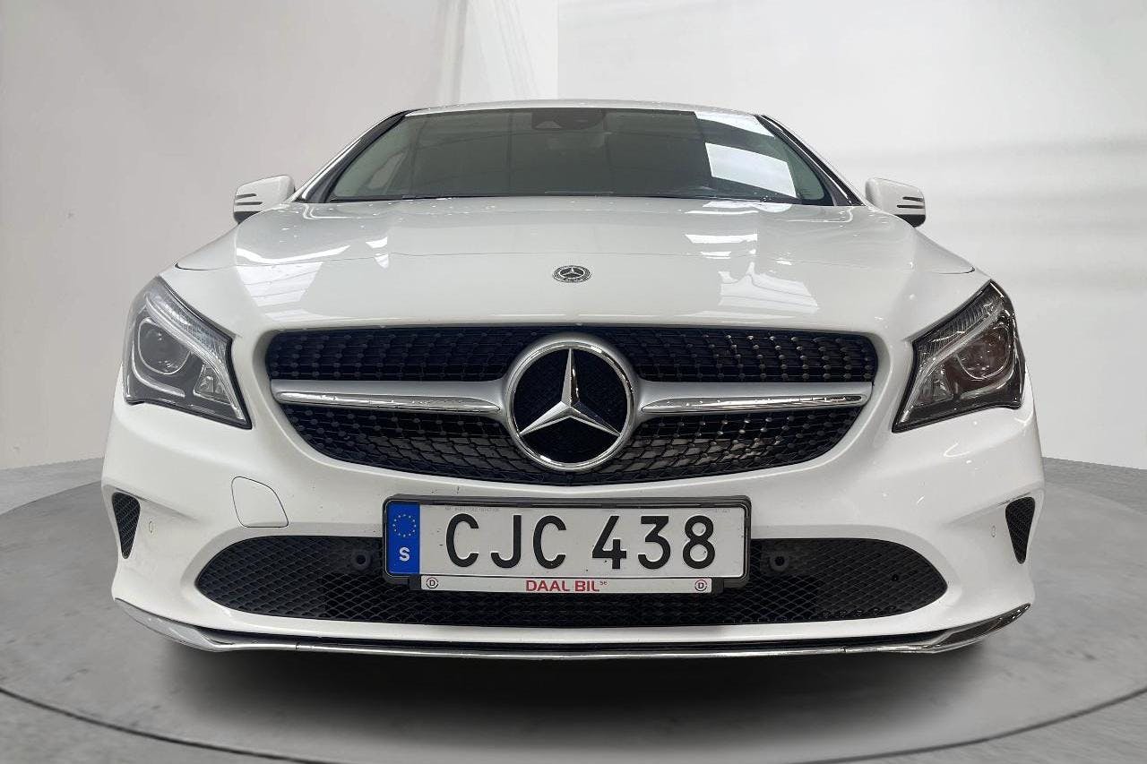 Mercedes CLA 220 d 4MATIC Shooting Brake X117 (170hk) - 12 005 mil - Automat - vit - 2019