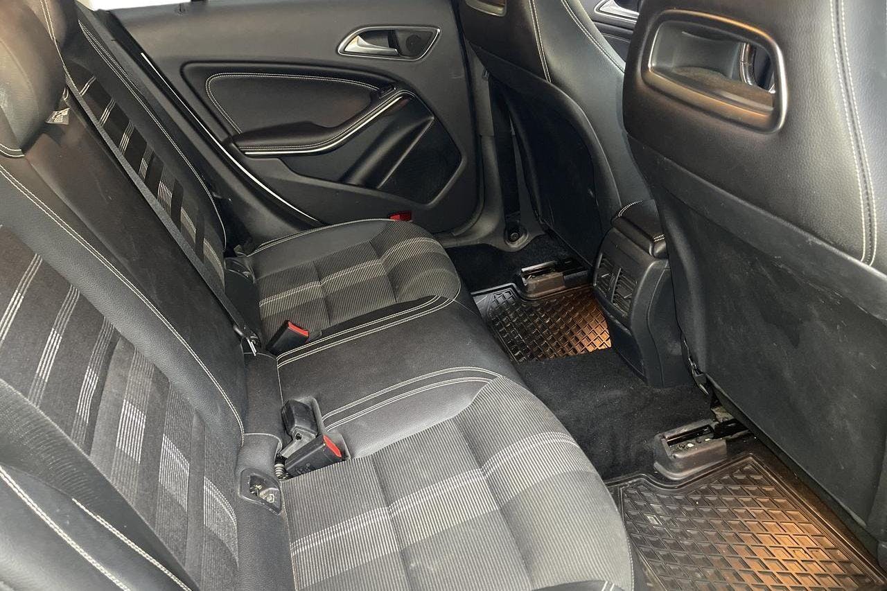 Mercedes CLA 220 d 4MATIC Shooting Brake X117 (170hk) - 12 005 mil - Automat - vit - 2019