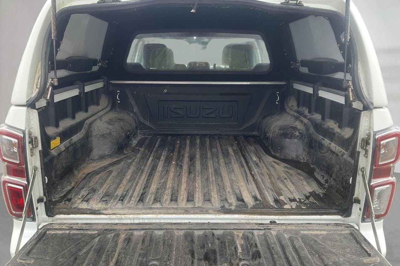 Isuzu D-MAX 1.9 DDI 4WD (163hk) - 8 066 mil - Automat - vit - 2020