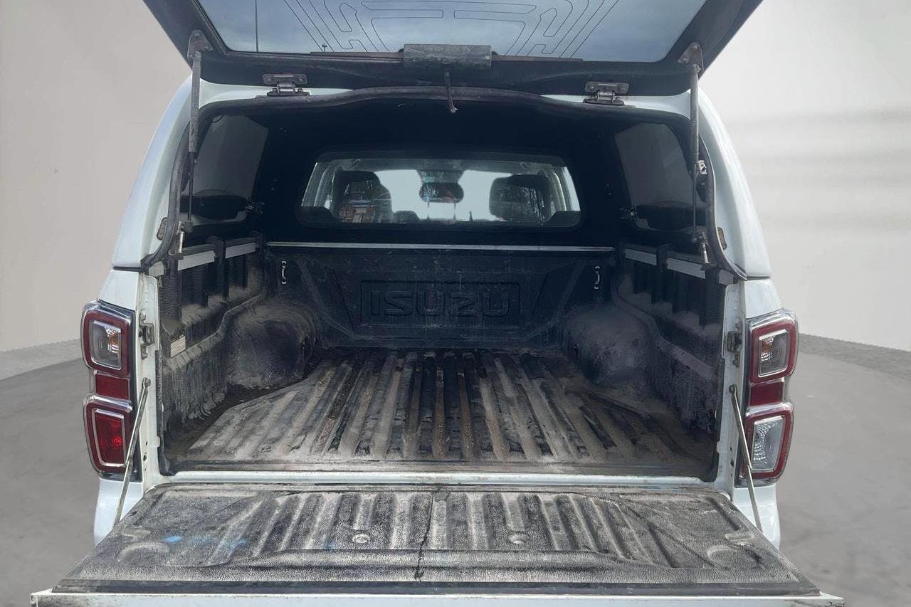 Isuzu D-MAX 1.9 DDI 4WD (163hk) - 8 282 mil - Automat - vit - 2020