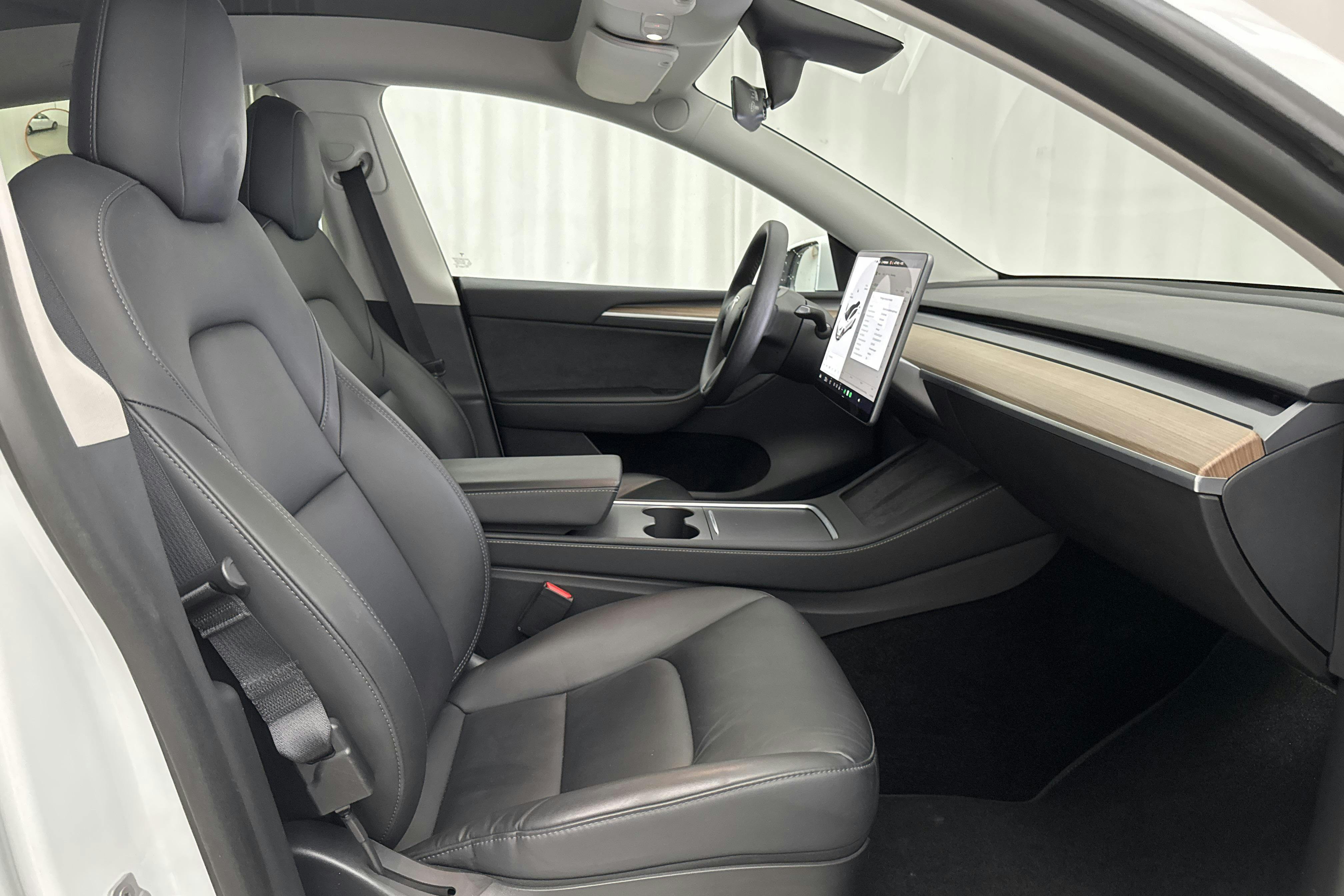 Tesla Model Y Long Range Dual Motor AWD - 10 642 mil - Automat - vit - 2021