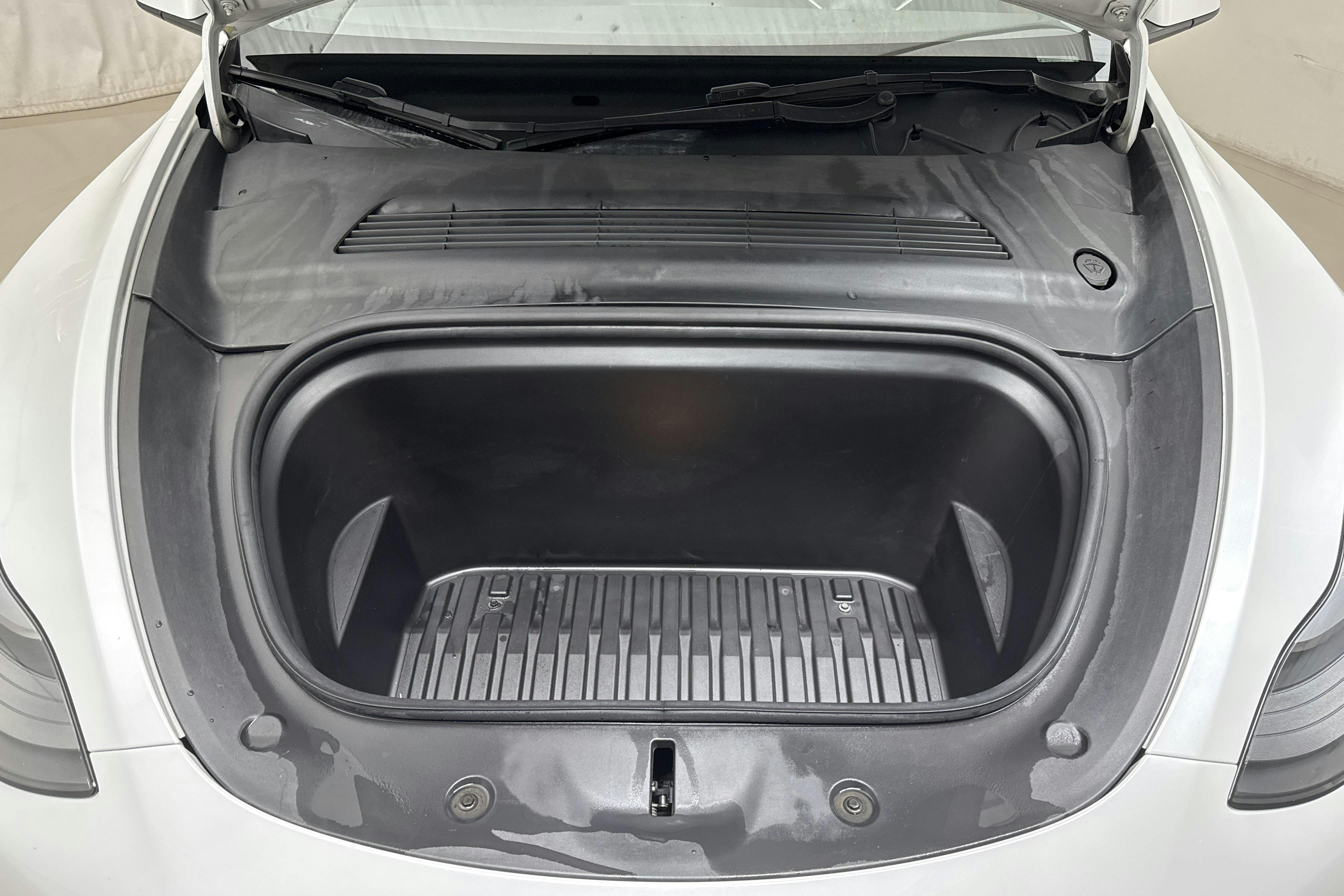 Tesla Model Y Long Range Dual Motor AWD - 10 642 mil - Automat - vit - 2021