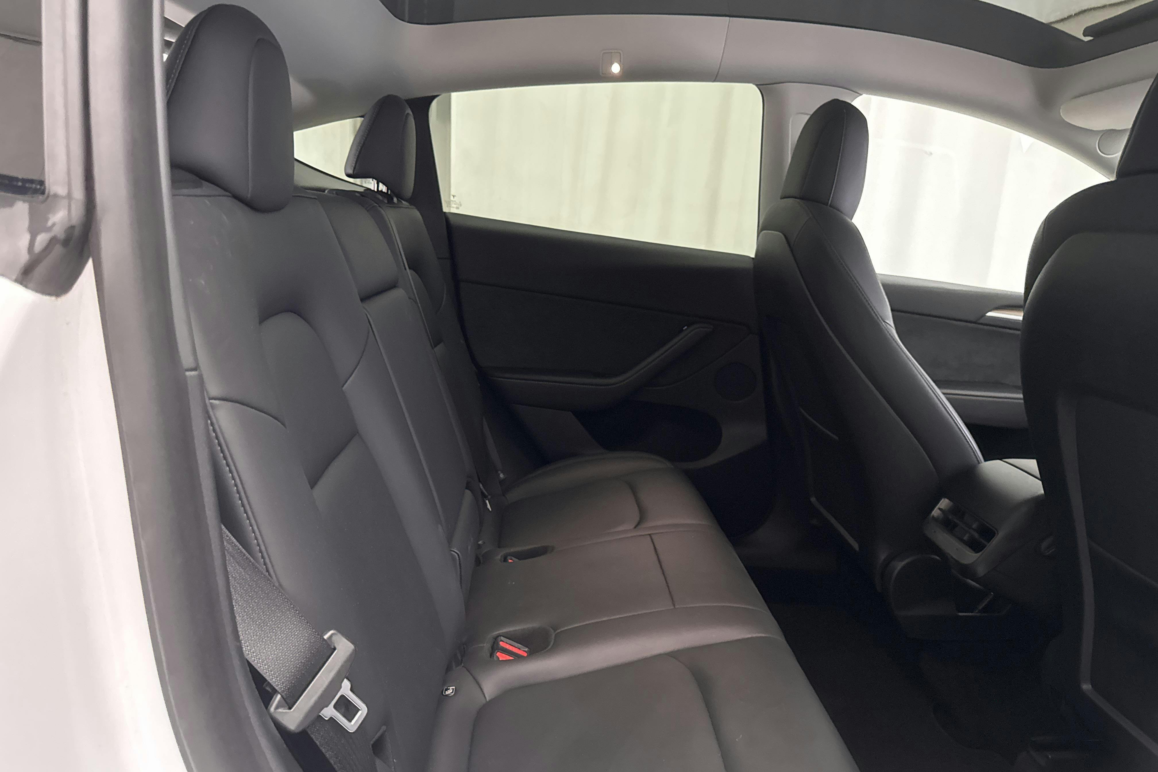 Tesla Model Y Long Range Dual Motor AWD - 10 642 mil - Automat - vit - 2021